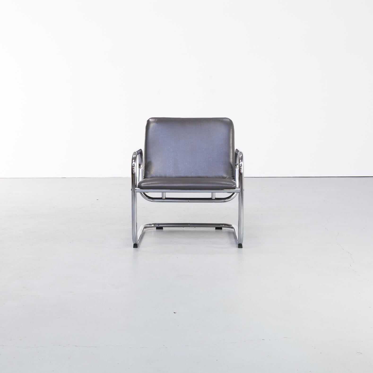 One of the main issues of the in germany founded Bauhaus style it that designer names are less important than the product they designed. It is very recognisable by the usage of tubular steel. This fauteuil is covered with grey leather seating and