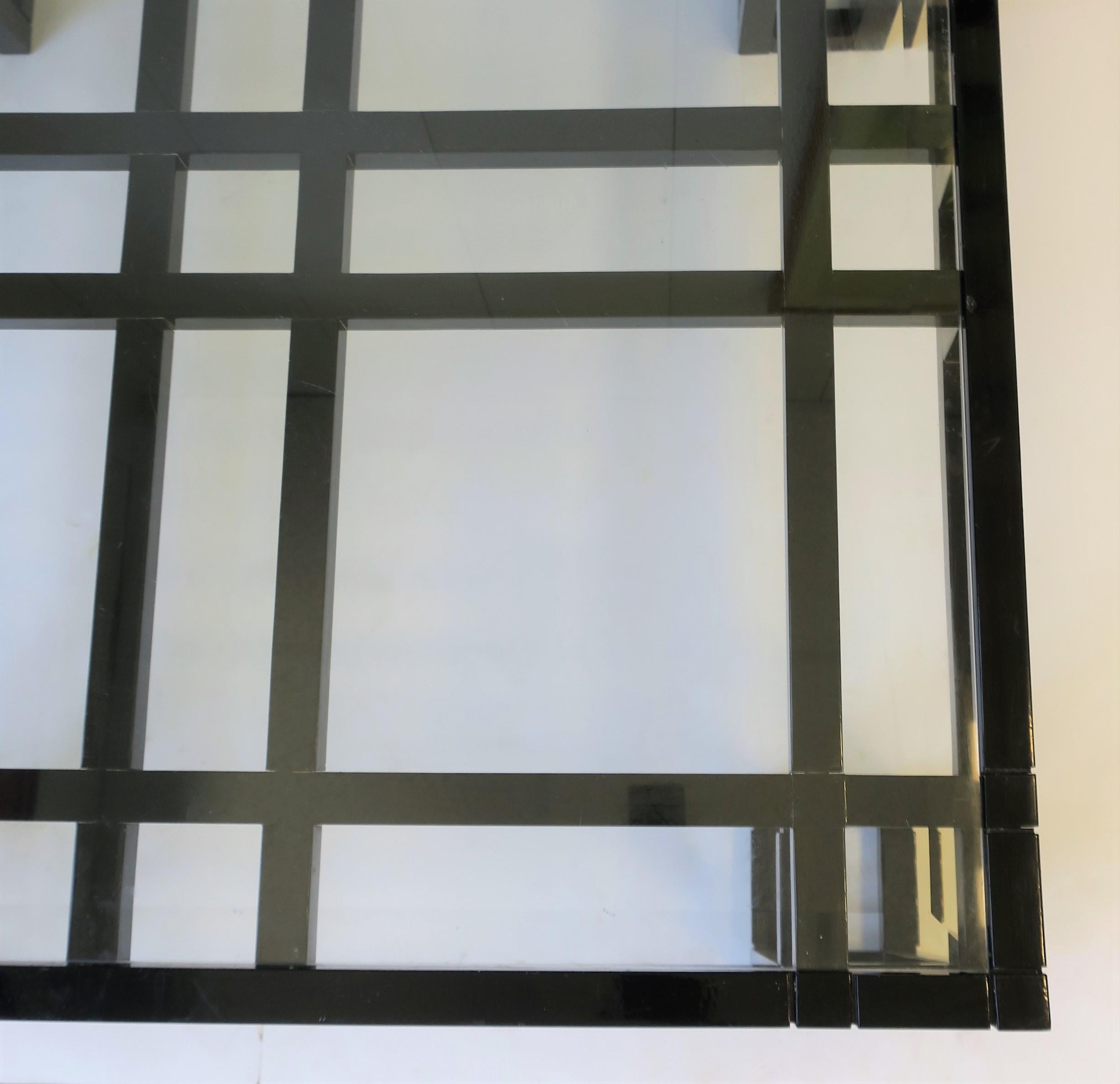 Table basse carrée géométrique en laque noire et verre postmoderne  en vente 9
