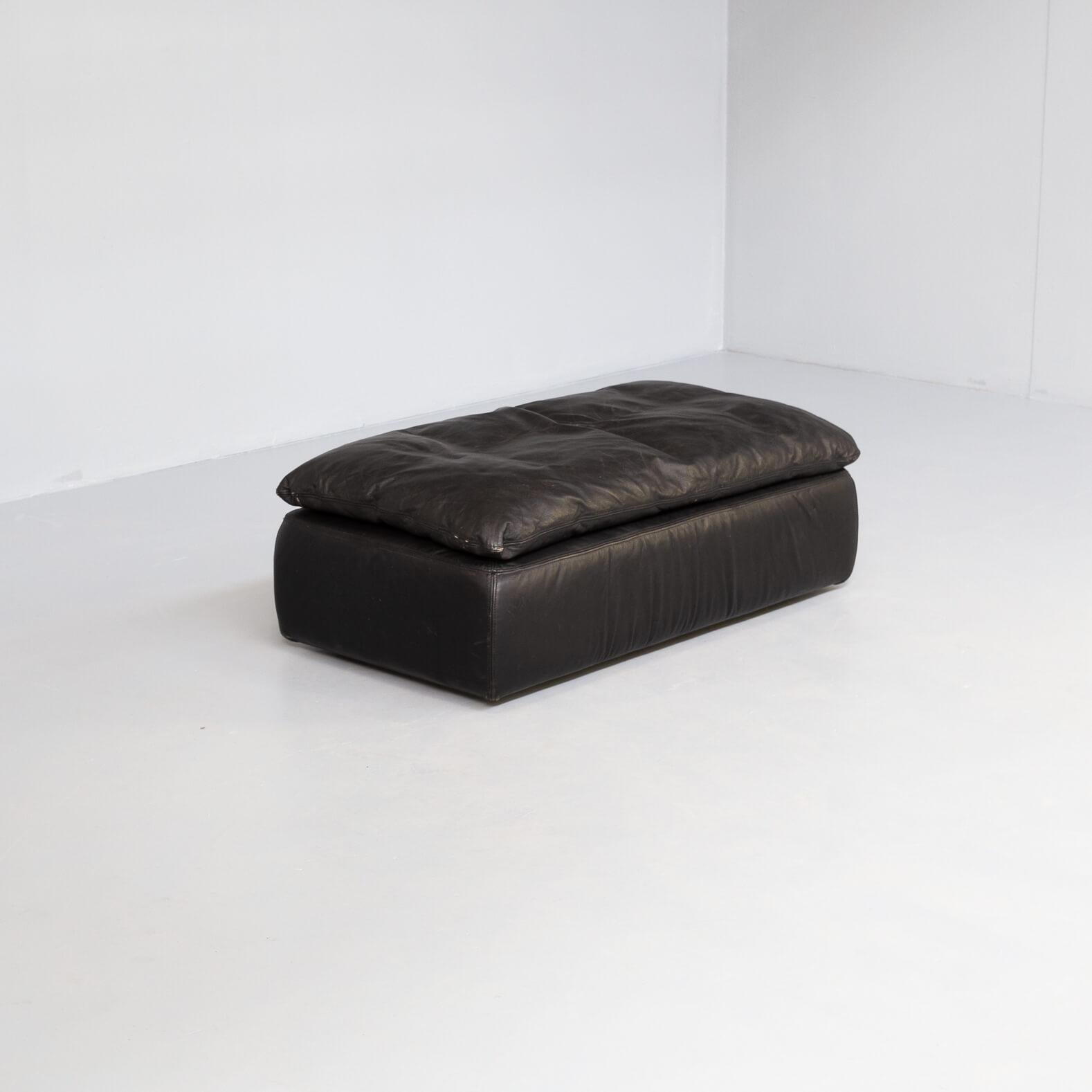 80s Black Leather Pouf, Sofa, Ottoman Attr. Walter Knoll Set/2 For Sale 4