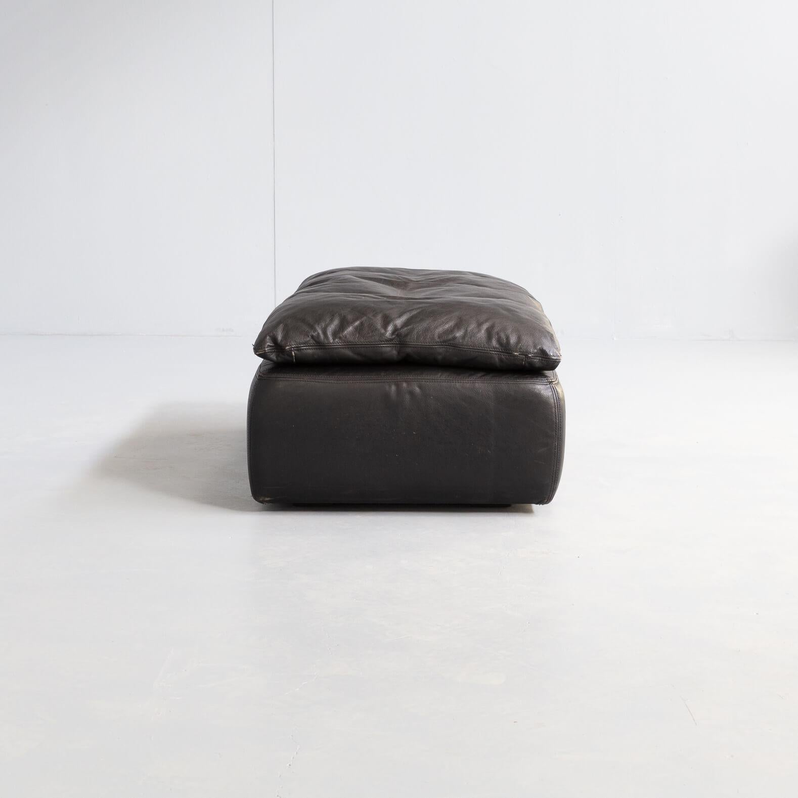 80s Black Leather Pouf, Sofa, Ottoman Attr. Walter Knoll Set/2 For Sale 5