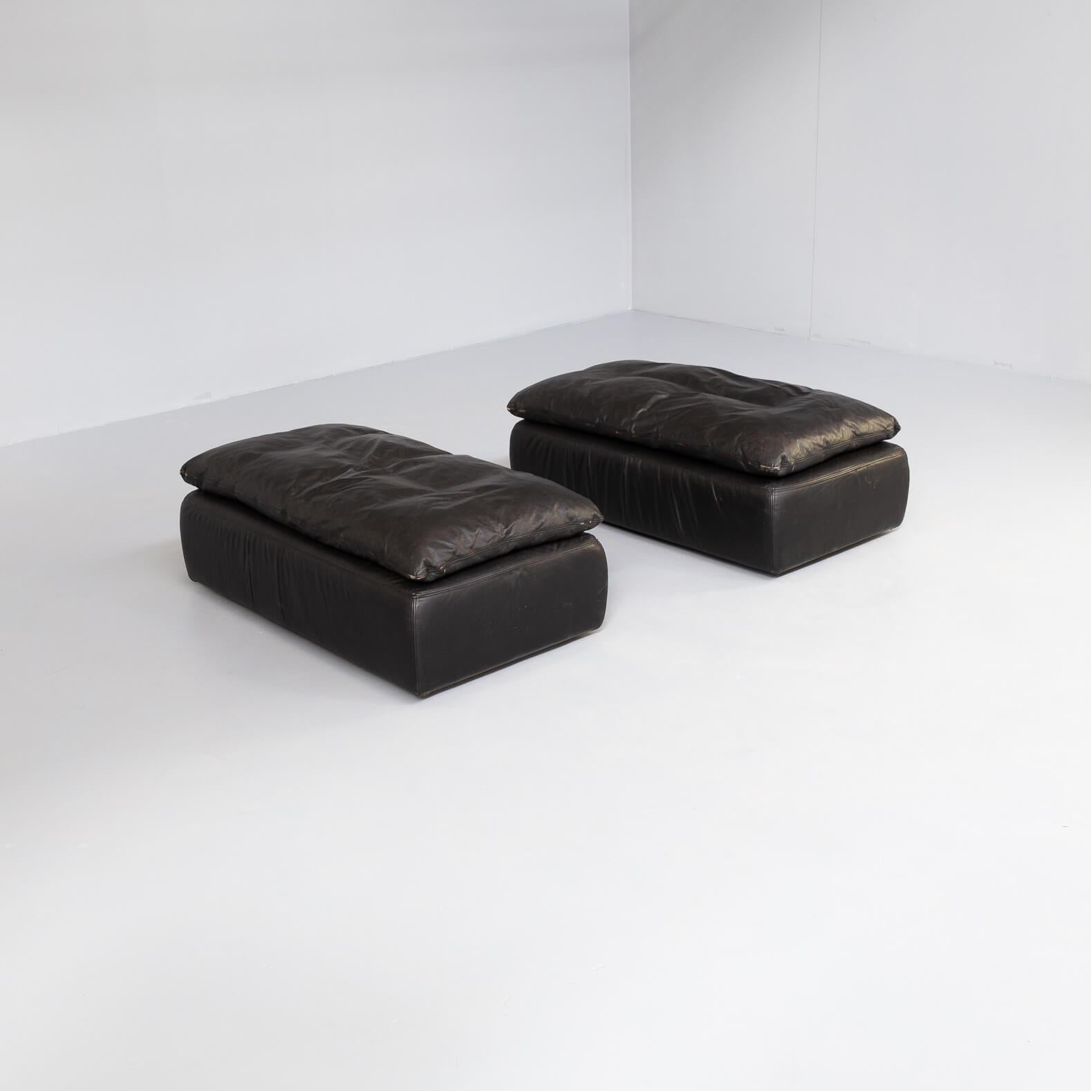 80s Black Leather Pouf, Sofa, Ottoman Attr. Walter Knoll Set/2 In Good Condition For Sale In Amstelveen, Noord