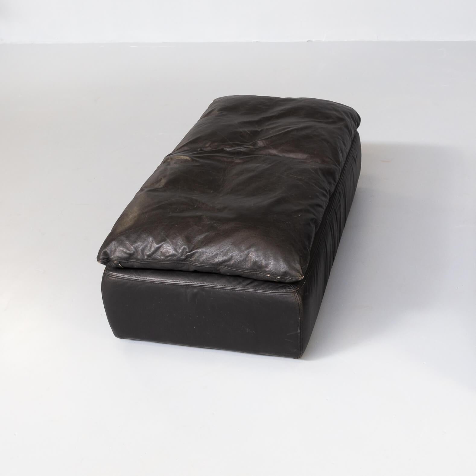 80s Black Leather Pouf, Sofa, Ottoman Attr. Walter Knoll Set/2 For Sale 1