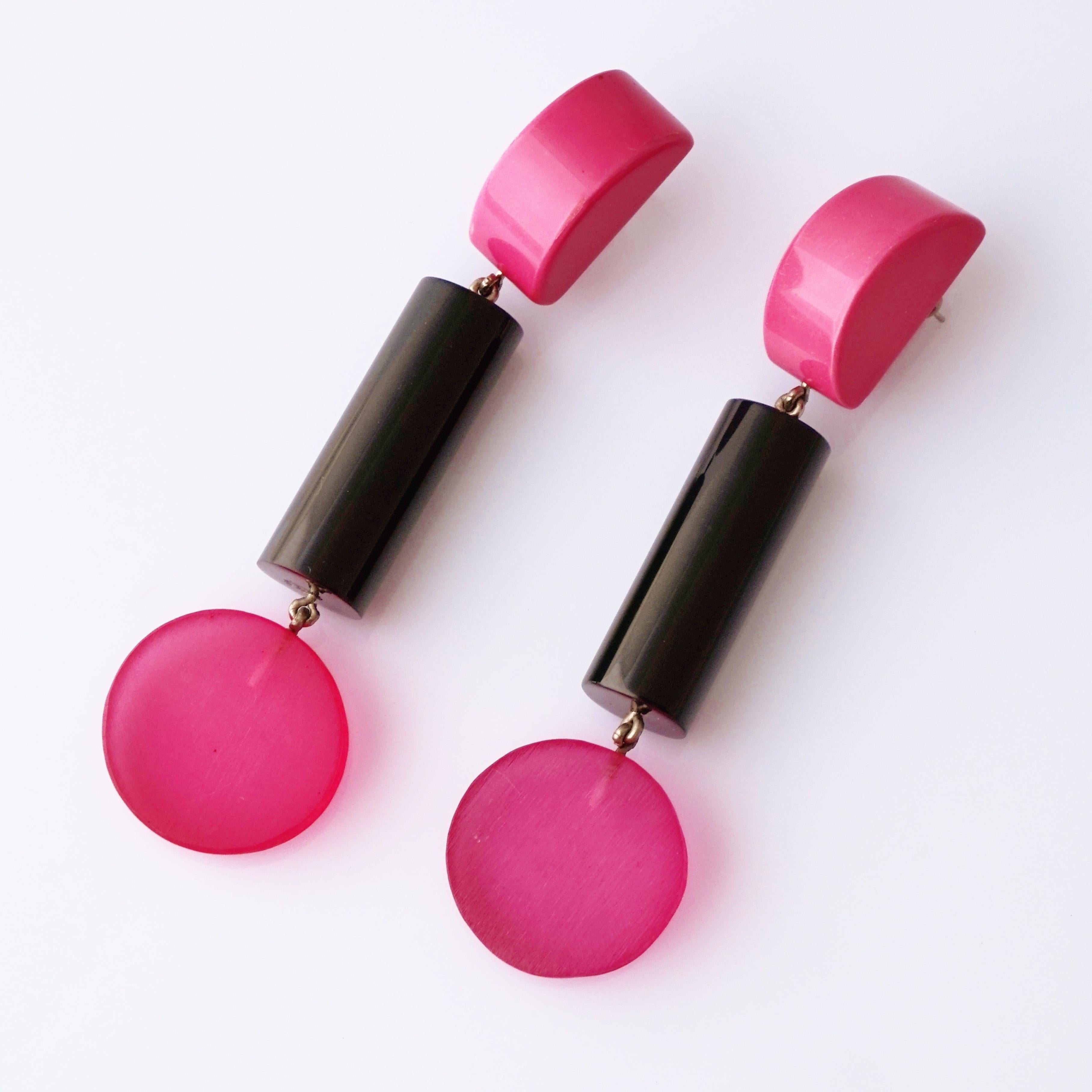 80s Black & Pink Acrylic Memphis Style Drop Statement Earrings By Judith Hendler In Good Condition For Sale In McKinney, TX