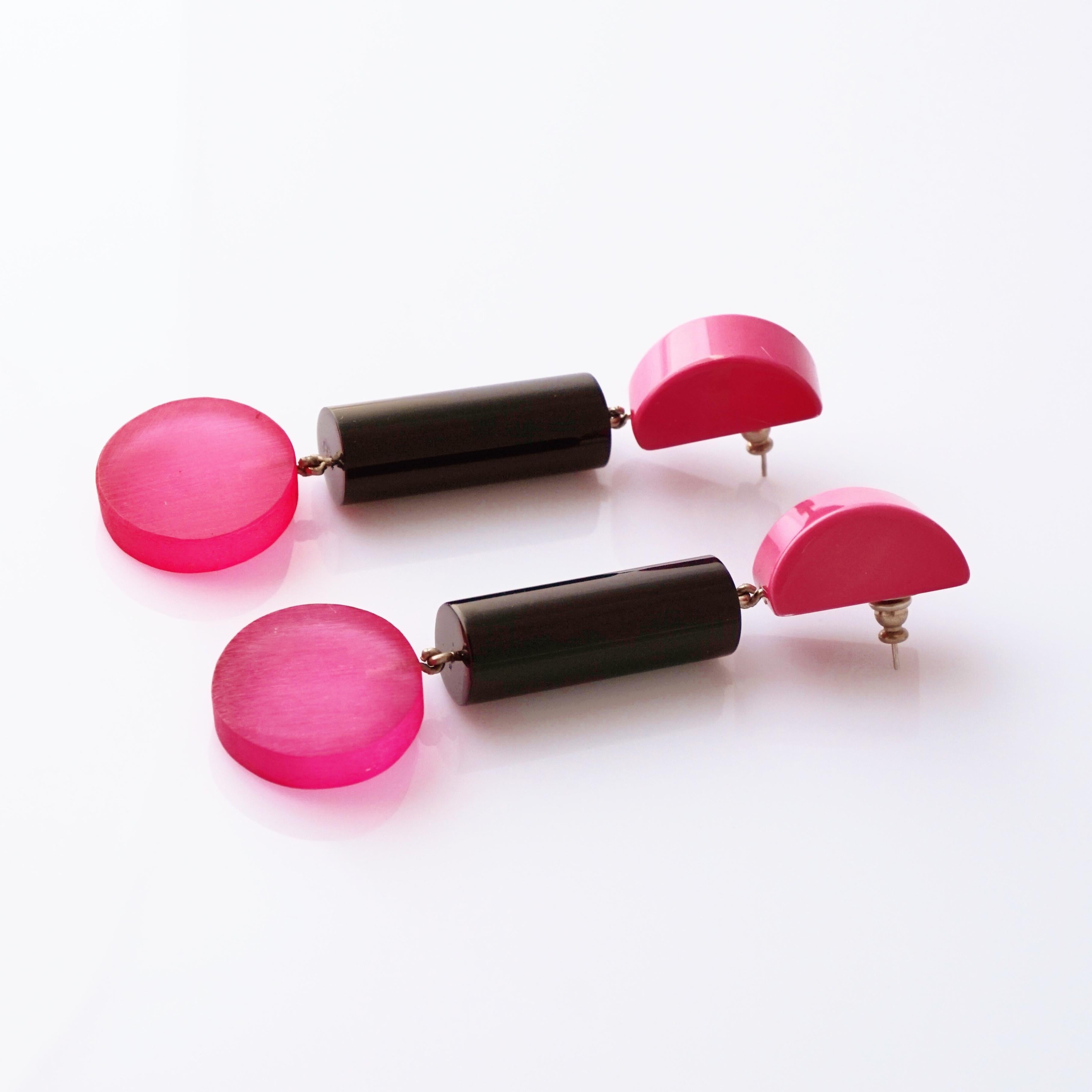 Women's 80s Black & Pink Acrylic Memphis Style Drop Statement Earrings By Judith Hendler For Sale