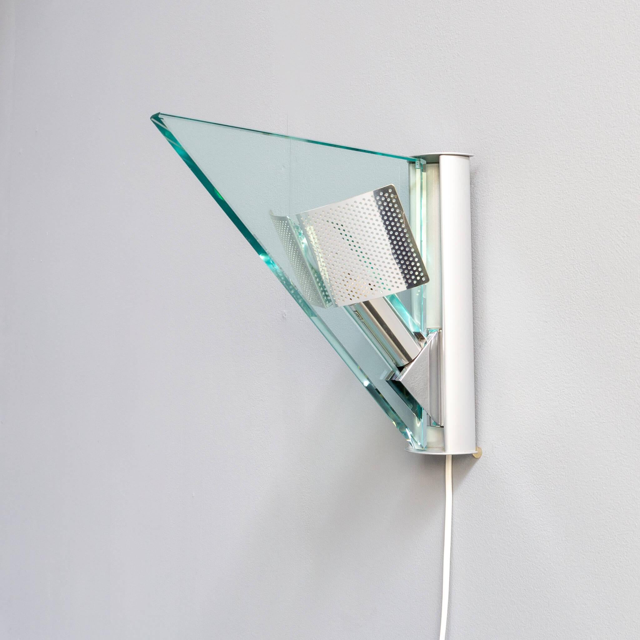 80s Carlo Forcolini ‘icaro’ wall lamp for Artemide In Good Condition For Sale In Amstelveen, Noord
