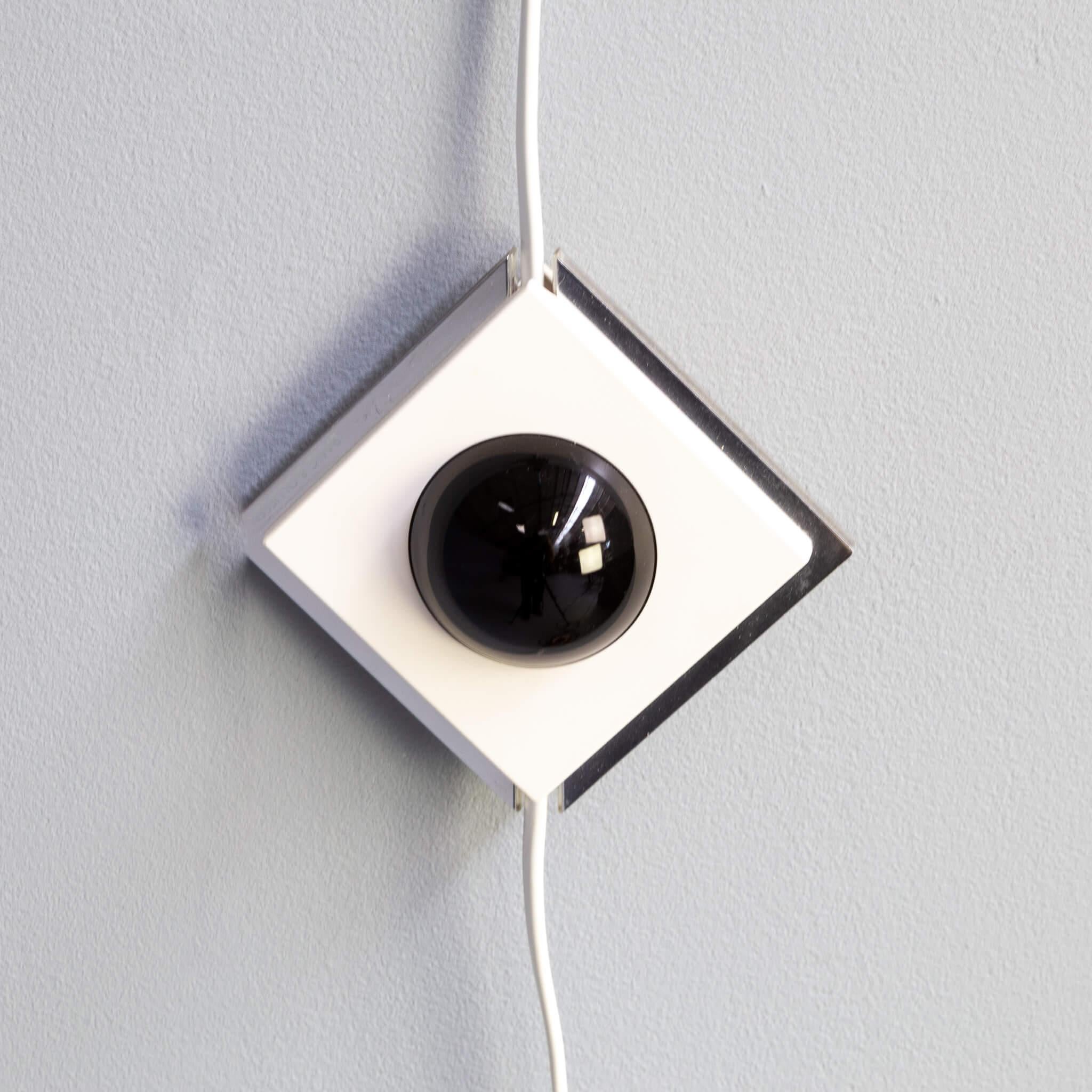Late 20th Century 80s Carlo Forcolini ‘icaro’ wall lamp for Artemide For Sale