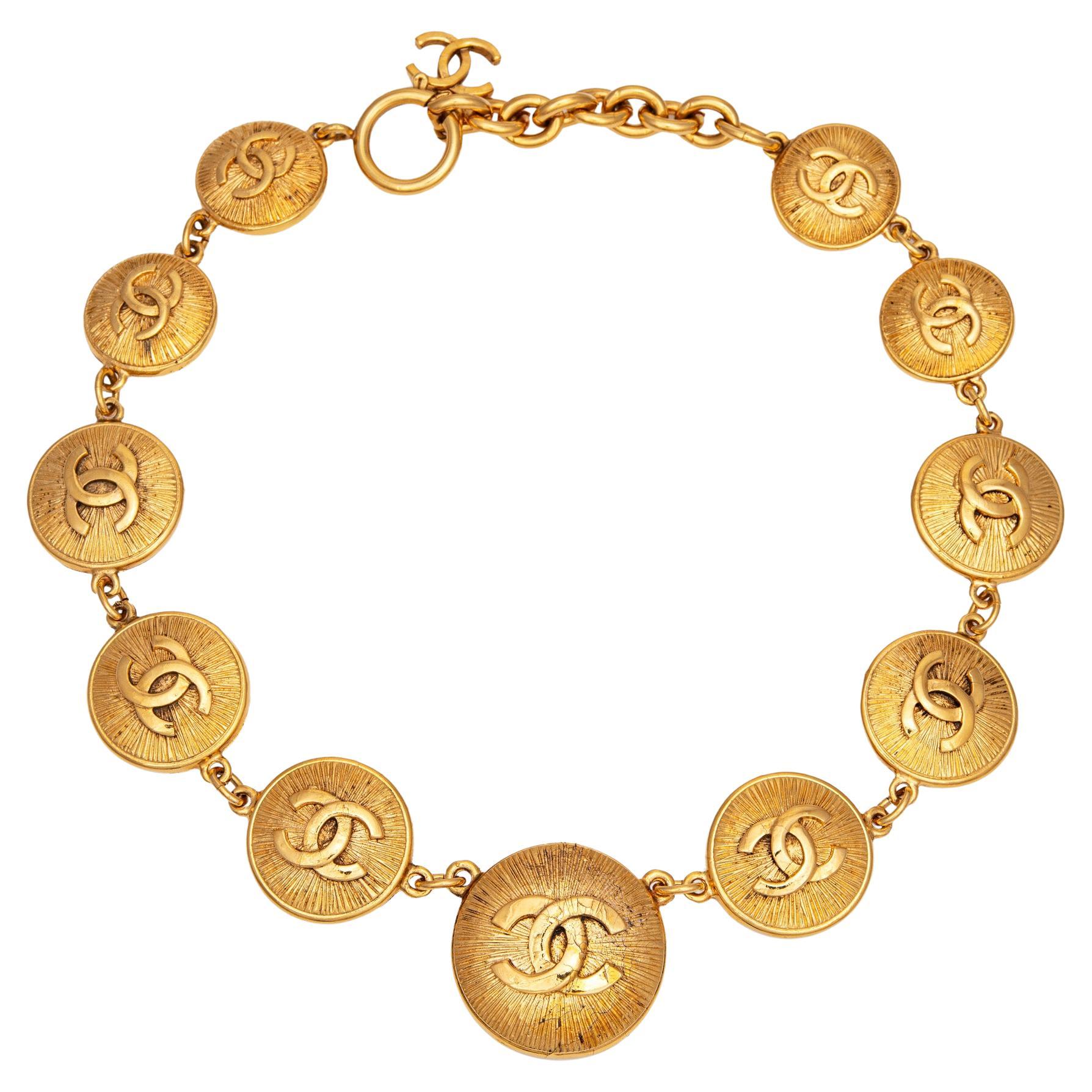 80er Jahre Chanel Vintage Medaillon-Halskette 17 Choker Gelbgold Tone Abgestuft 