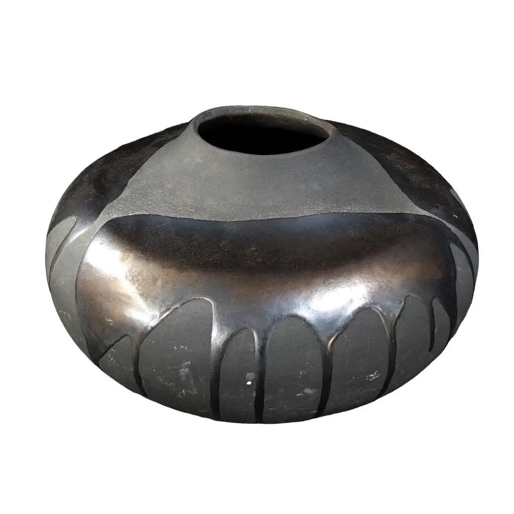 Americano Vaso contemporaneo in ceramica anni '80 su supporto in alluminio in vendita