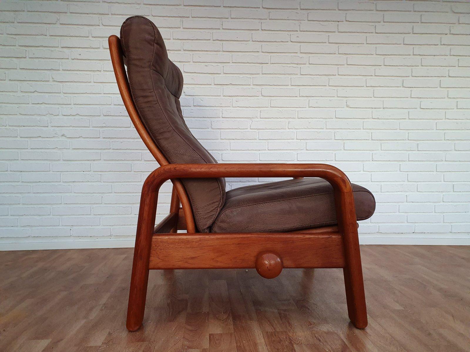 80s, Danish Adjustable Lounge Chair, Hs Design, Nubuck Leather, Solid Teak Wood In Good Condition For Sale In Tarm, 82