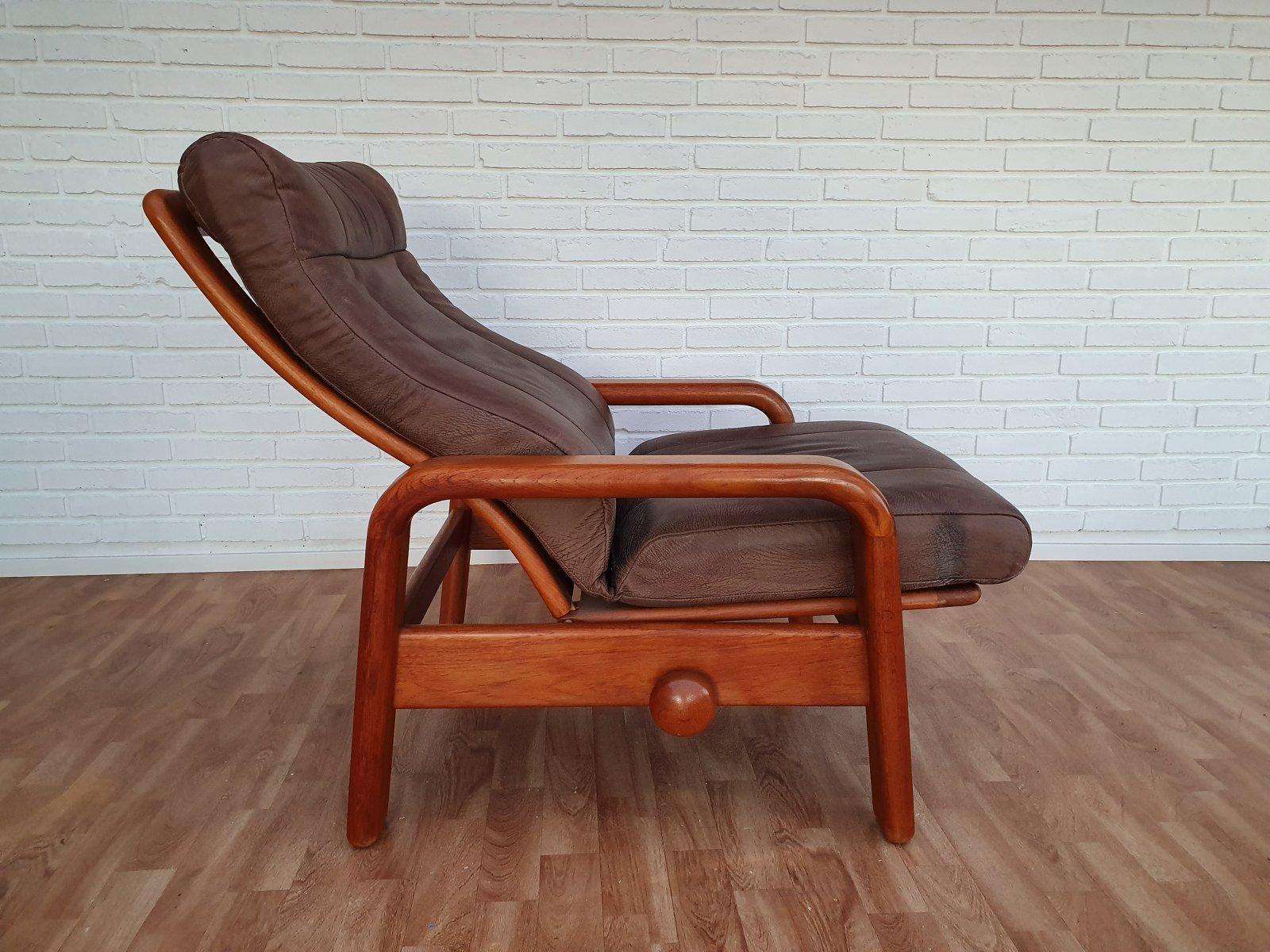 Late 20th Century 80s, Danish Adjustable Lounge Chair, Hs Design, Nubuck Leather, Solid Teak Wood For Sale