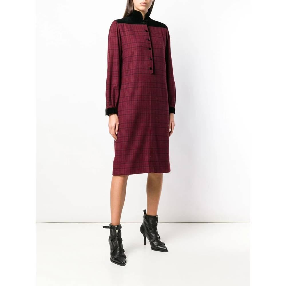 80s Emanuel Ungaro burgundy wool dress with black checked pattern In Excellent Condition For Sale In Lugo (RA), IT