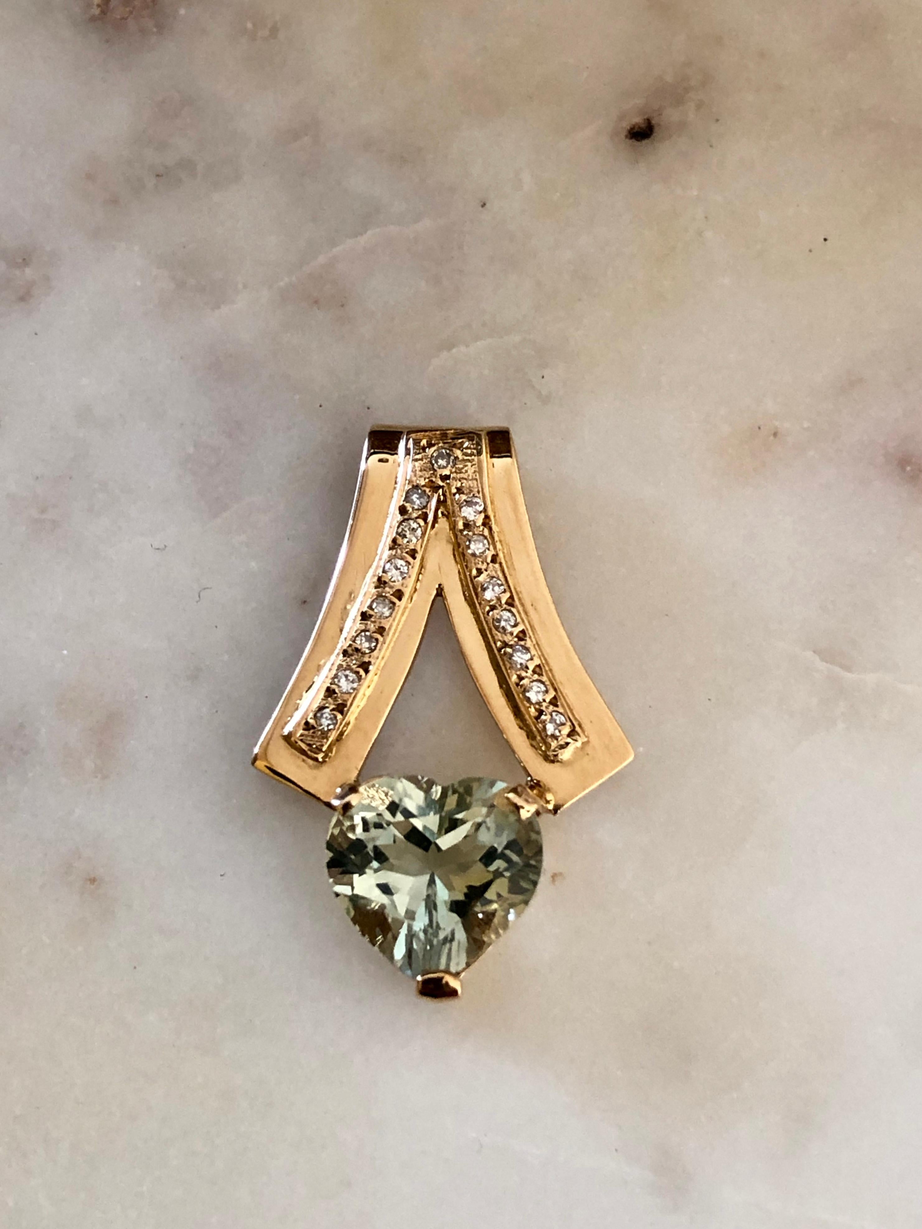 1980s Estate Mint Green Amethyst Diamond Pendant 18 Karat Gold For Sale 2