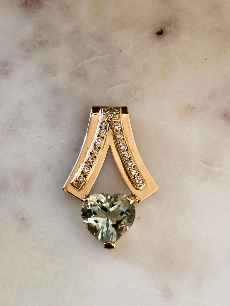 1980s Estate Mint Green Amethyst Diamond Pendant 18 Karat Gold For Sale 1