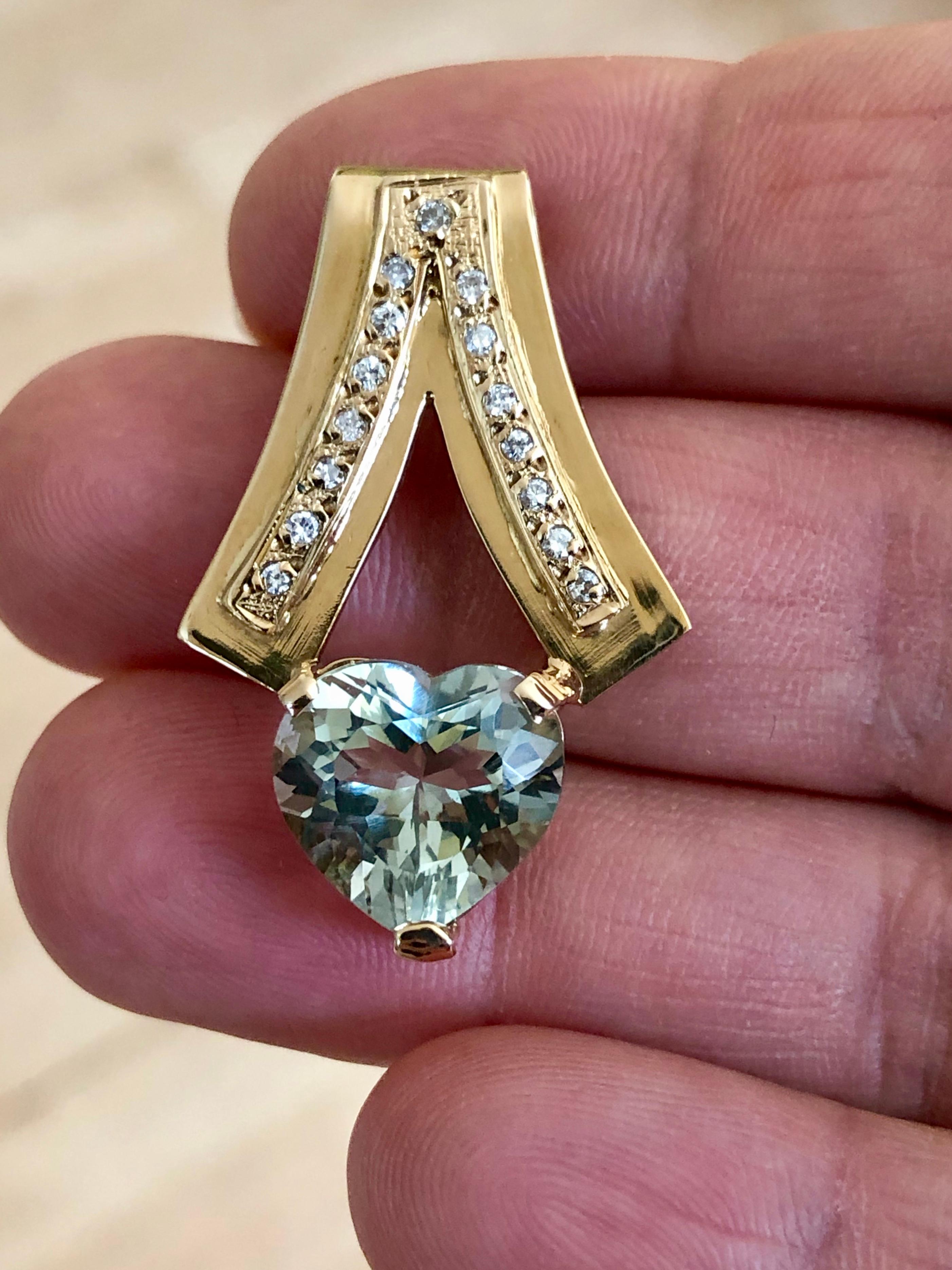 1980s Estate Mint Green Amethyst Diamond Pendant 18 Karat Gold For Sale 3