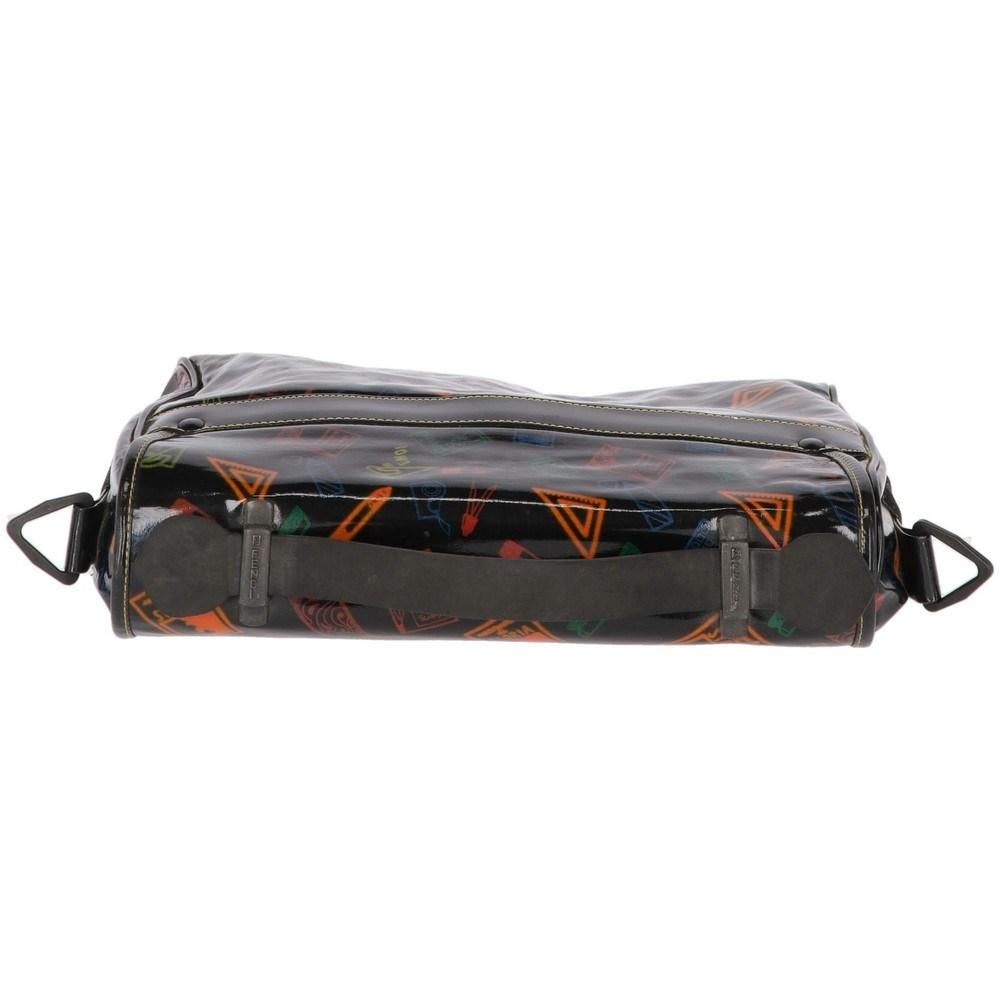 80er Jahre Fendi Stiassi Vintage schwarze Lackleder-Umhängetasche mit Schuldruck im Angebot 1
