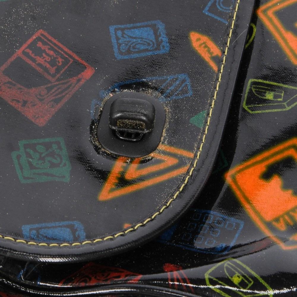 80er Jahre Fendi Stiassi Vintage schwarze Lackleder-Umhängetasche mit Schuldruck im Angebot 2