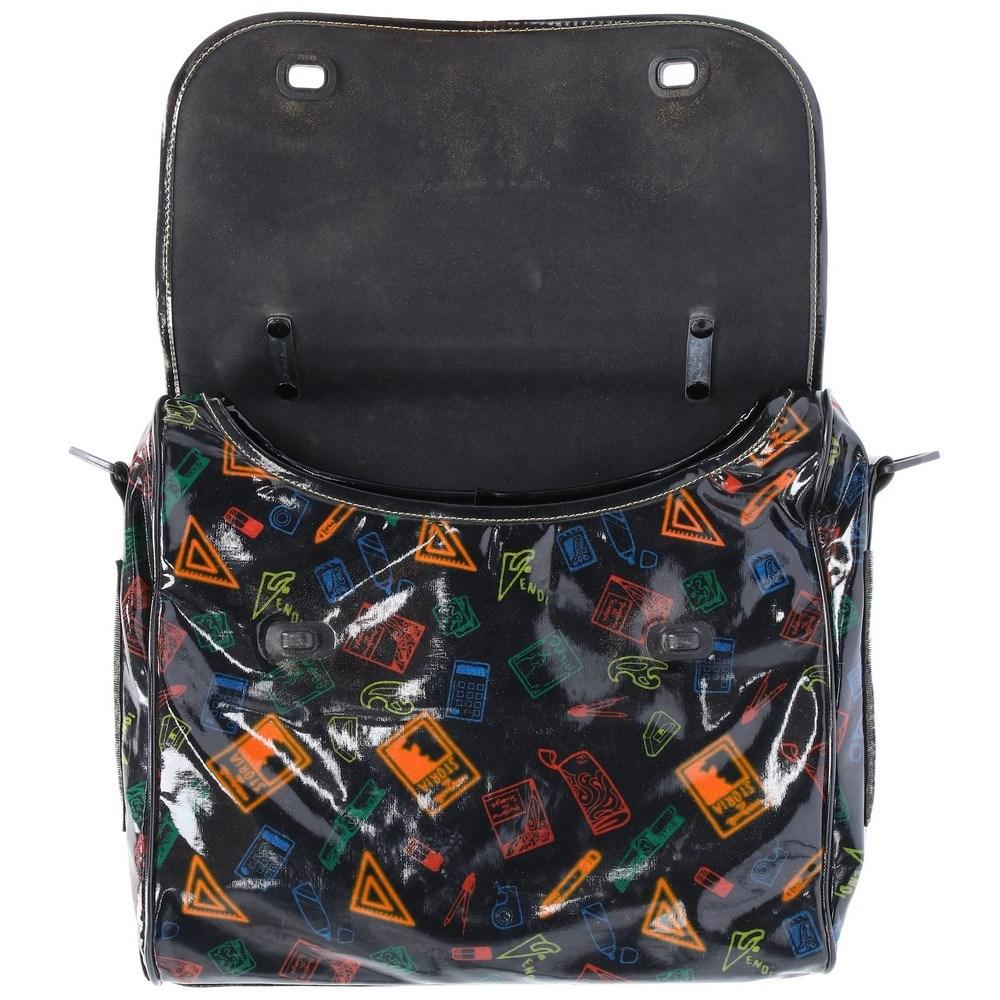 80er Jahre Fendi Stiassi Vintage schwarze Lackleder-Umhängetasche mit Schuldruck im Angebot 3