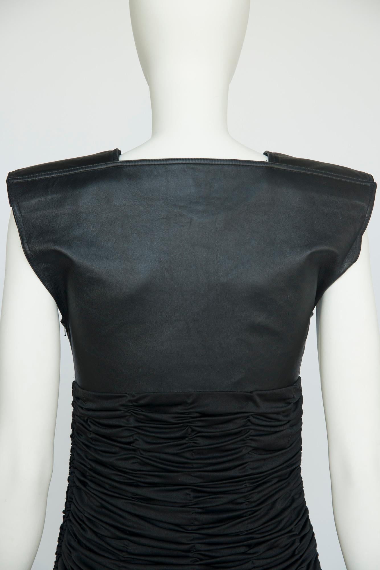 Robe documentée Gianni Versace en cuir et jersey extensible froncé, SS1987 en vente 10
