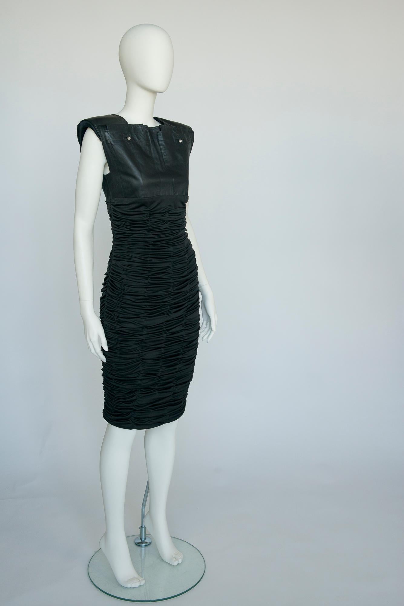 Documented Gianni Versace Kleid aus getäfeltem Leder und gerafftem Stretch-Jersey, F/S 1987 im Angebot 2