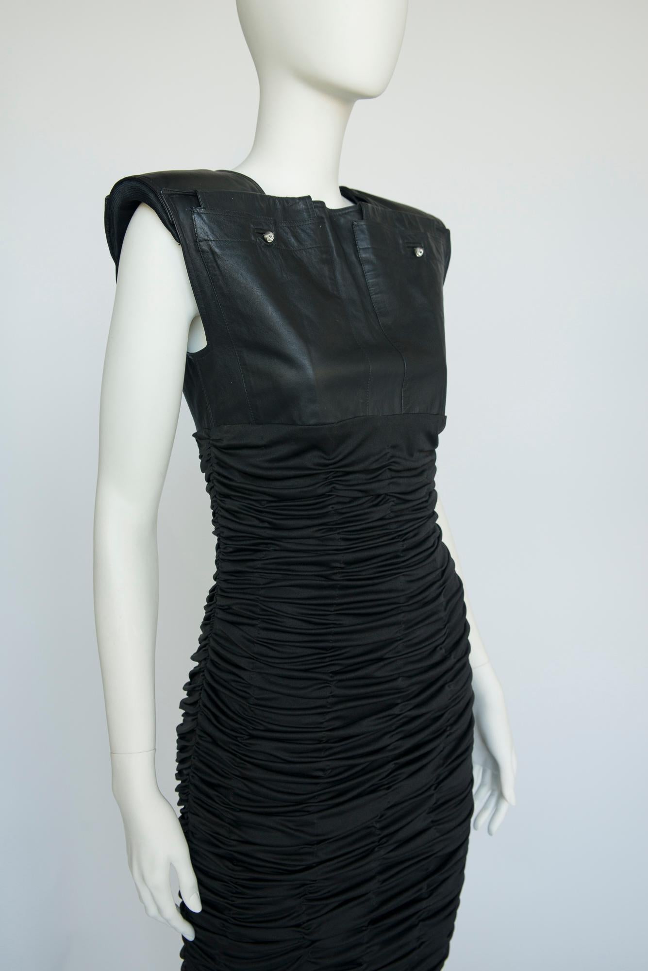 Documented Gianni Versace Kleid aus getäfeltem Leder und gerafftem Stretch-Jersey, F/S 1987 im Angebot 3