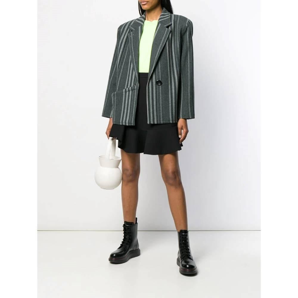 80s Gianni Versace grey striped wool jacket. Classic collar, front welt pocket and front button fastening. Rear martingale.

Size: 44 IT

Flat measurements
Height: 75 cm
Bust: 42 cm
Sleeves: 57 cm
Shoulders: 42 cm

Product code: A7389

Composition:
