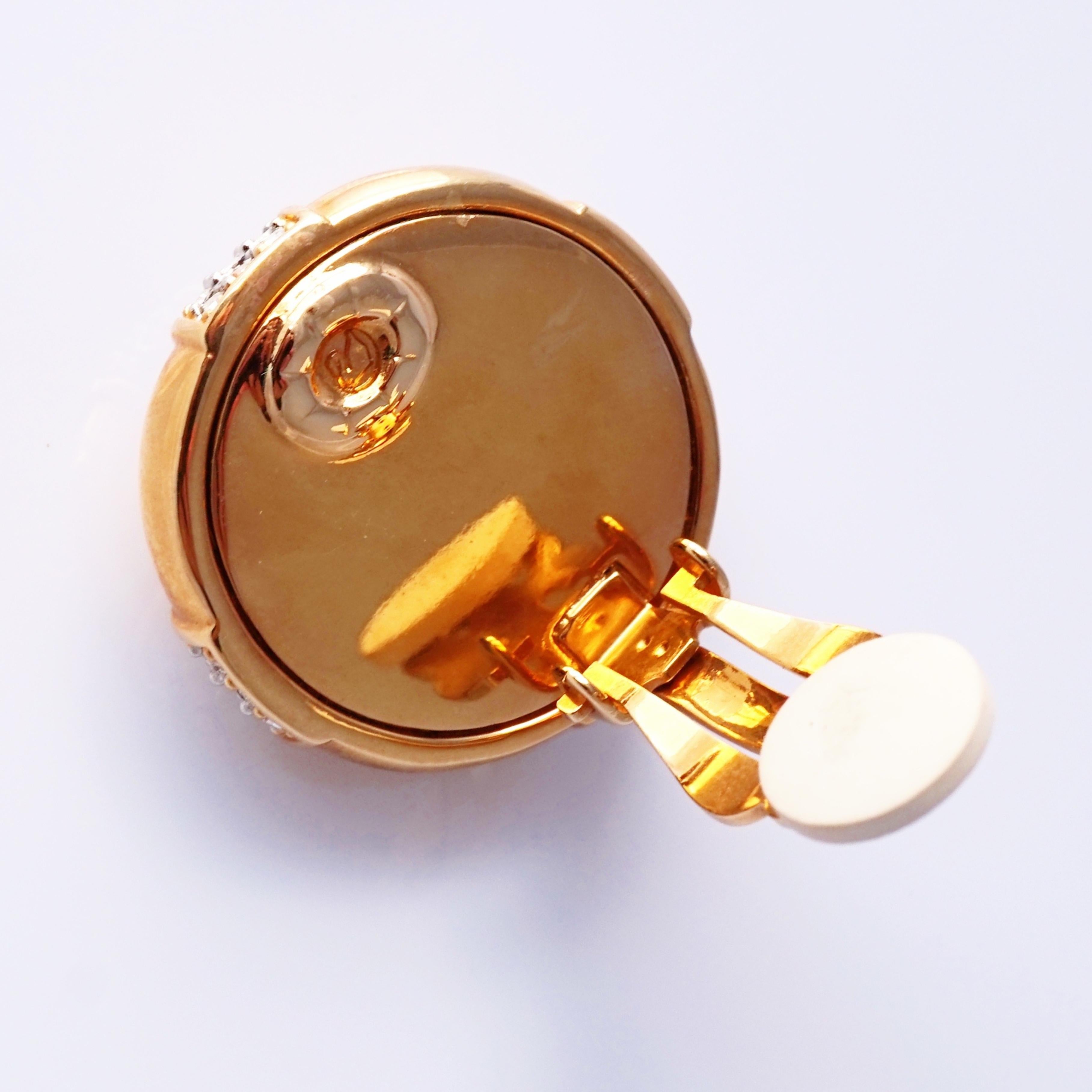 Orecchini a bottone con pavé di cristallo e doratura anni '80 con cabochon di vetro onice di Swarovski in vendita 2