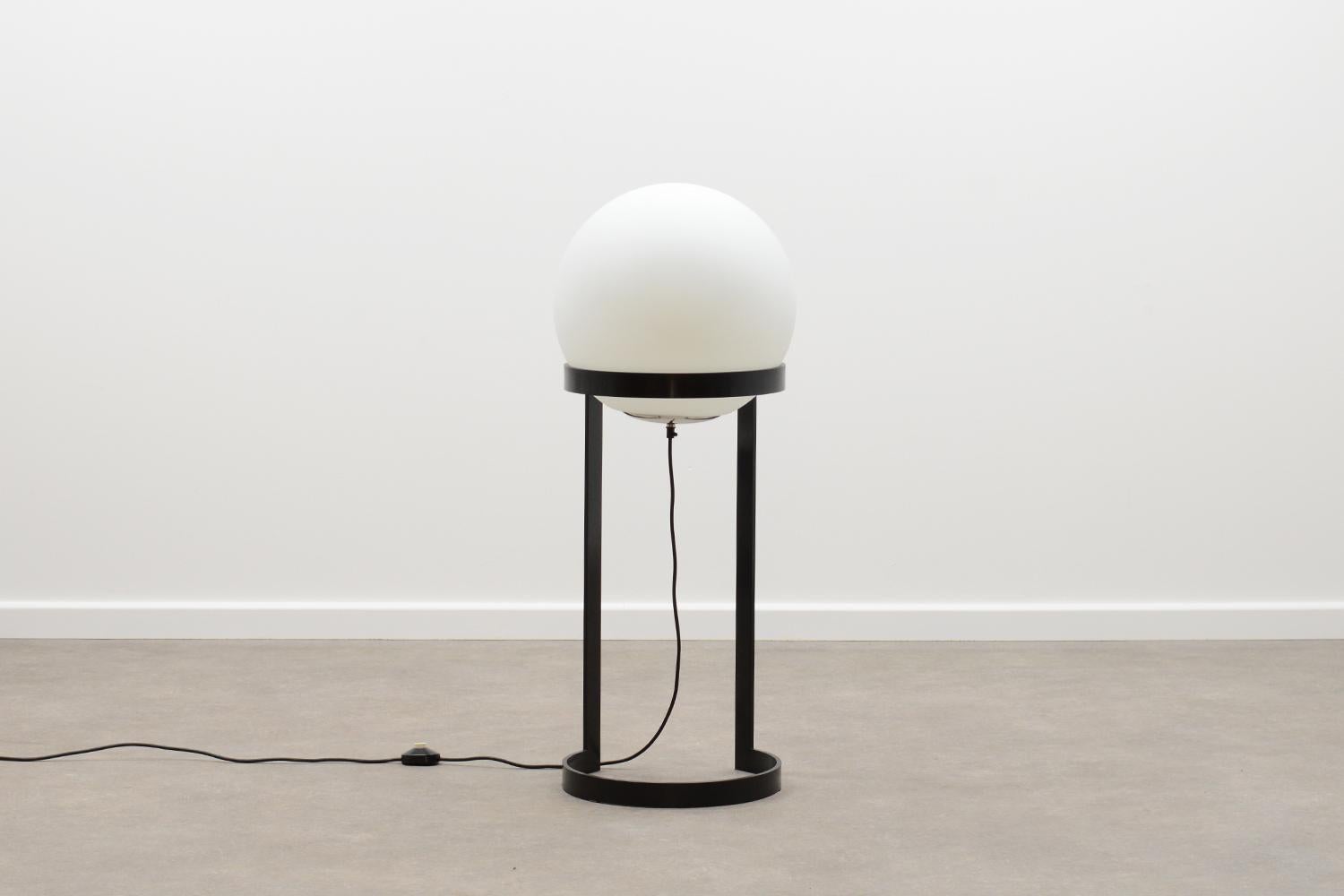 80’s globe floor lamp. Minimalistic design. Black metal frame with matte white glass globe. In very good vintage condition. 

     