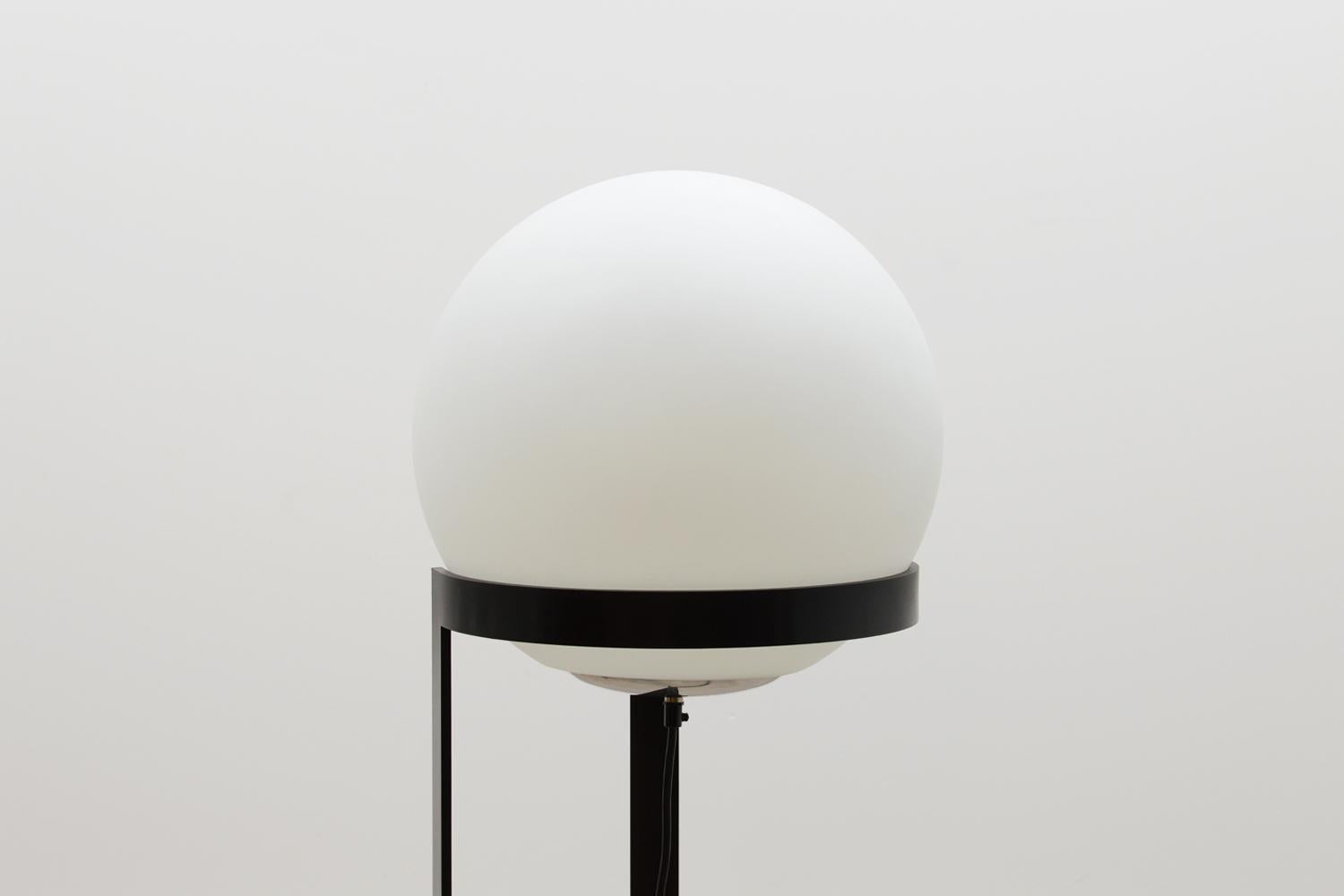 80’s Globe Floor Lamp In Good Condition In Landgraaf, NL