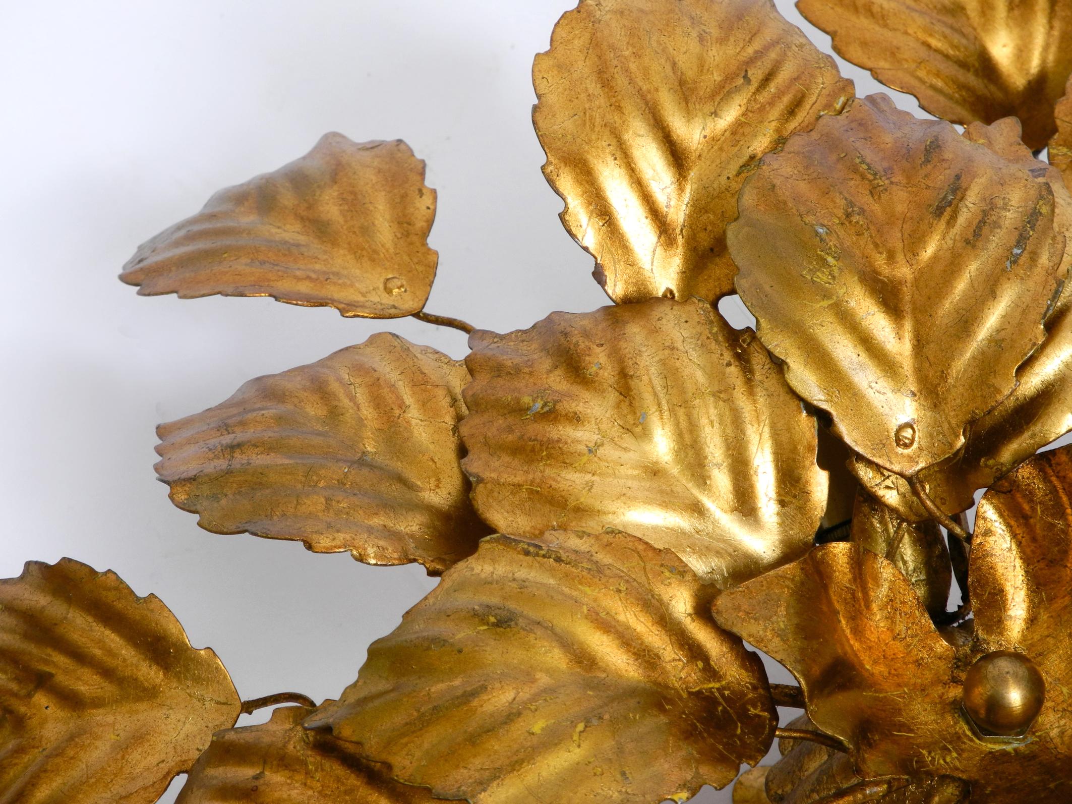 80s gold-plated floral ceiling lamp with large leaves in Regency design For Sale 7