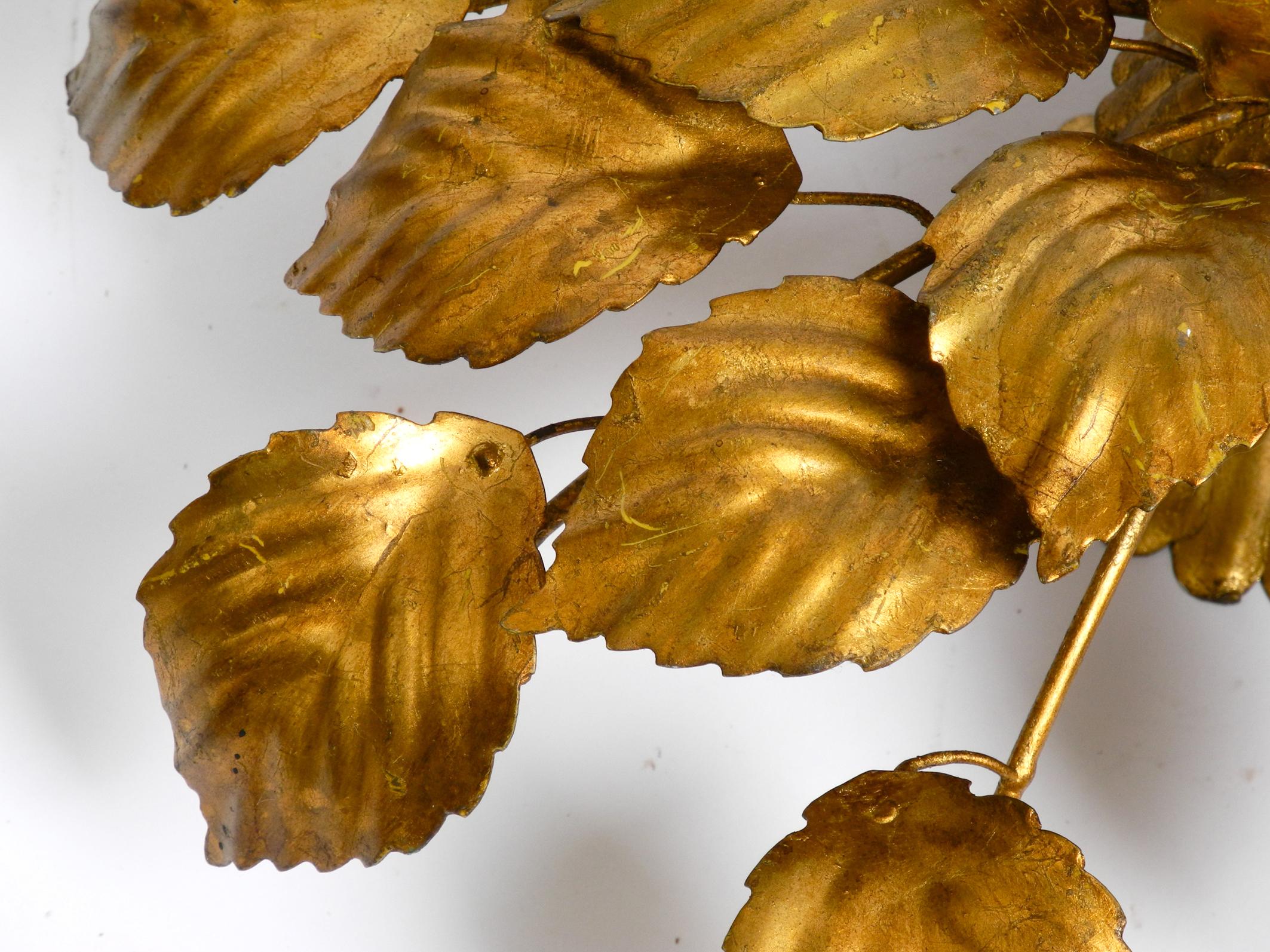 80s gold-plated floral ceiling lamp with large leaves in Regency design For Sale 8