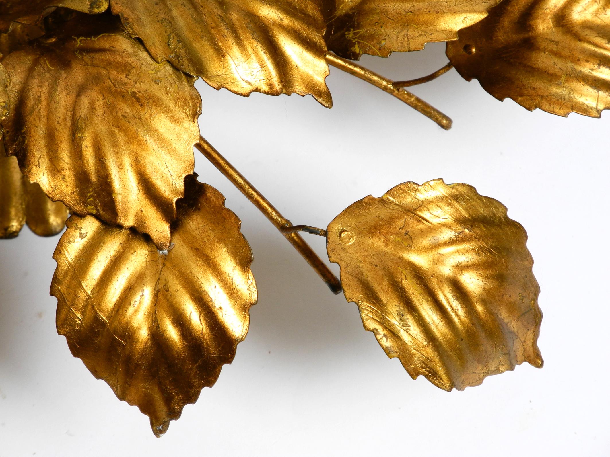 80s gold-plated floral ceiling lamp with large leaves in Regency design For Sale 9