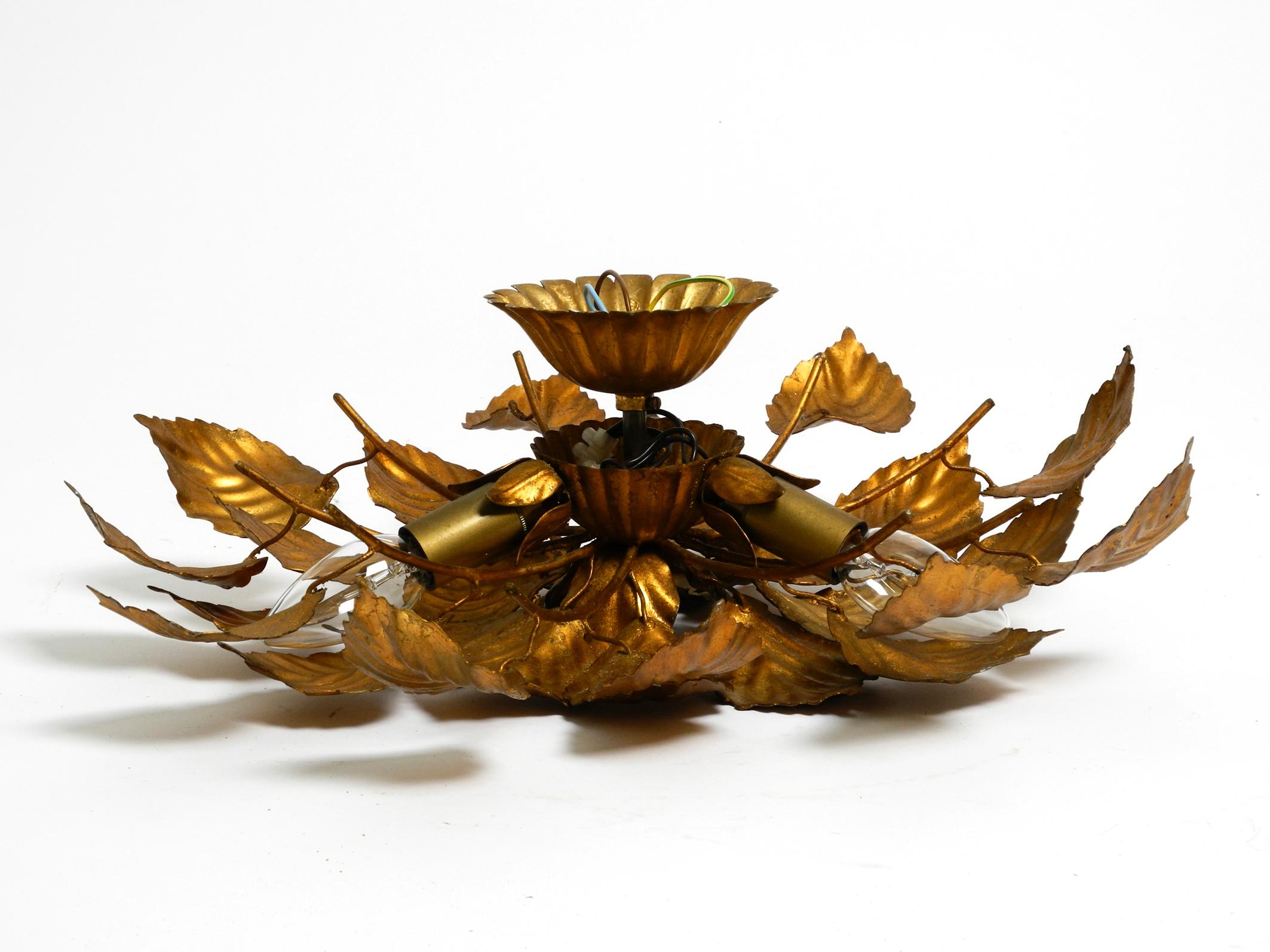 80s gold-plated floral ceiling lamp with large leaves in Regency design For Sale 10