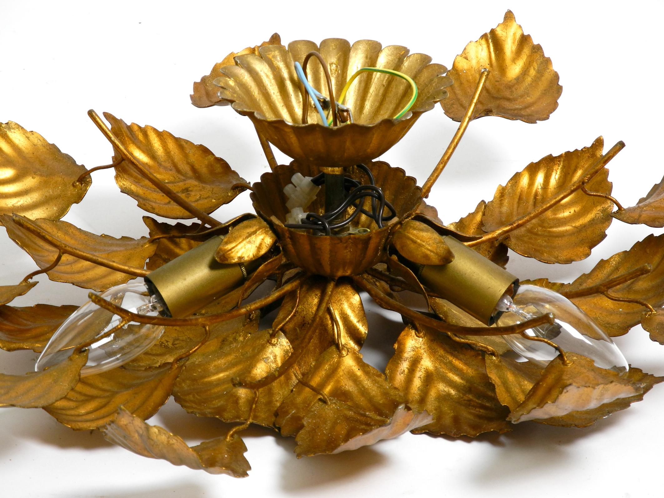 80s gold-plated floral ceiling lamp with large leaves in Regency design For Sale 11
