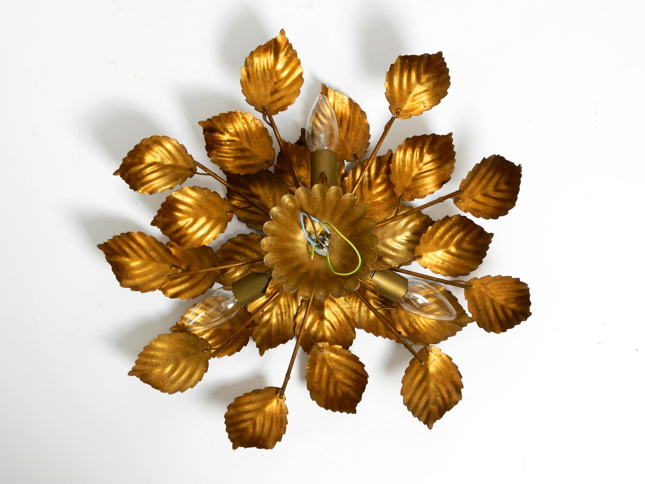 80er Jahre vergoldete florale Deckenlampe mit großen Blättern im Regency-Design im Angebot 10