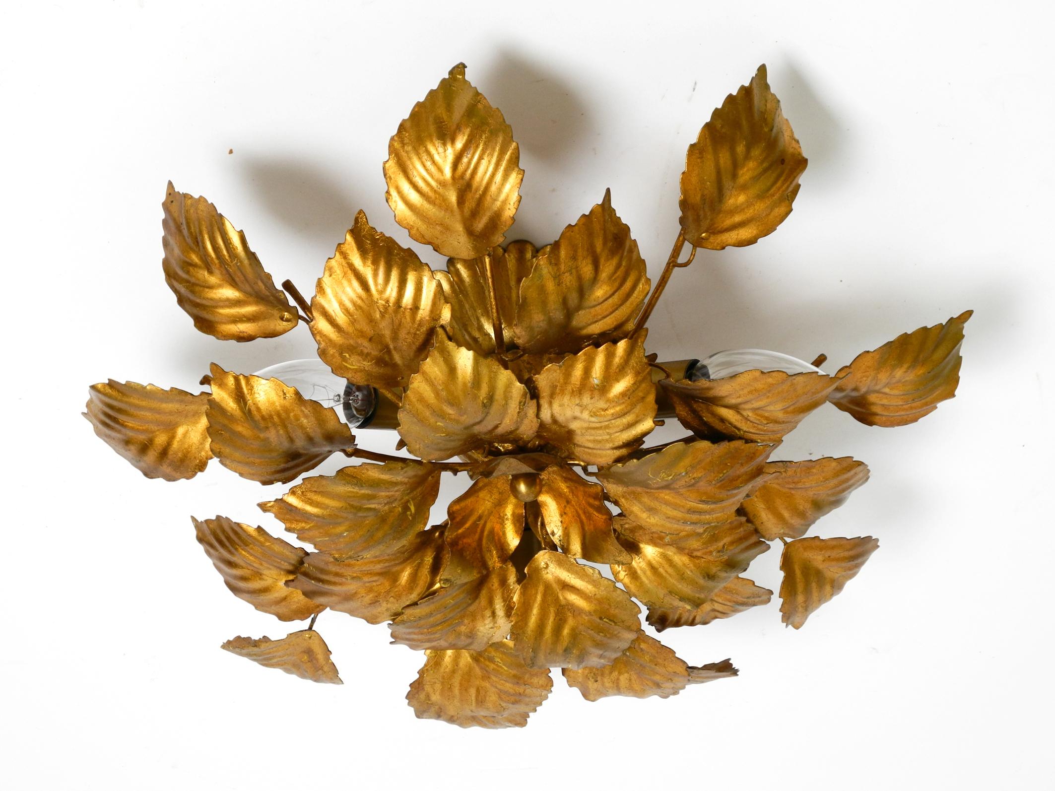 80s gold-plated floral ceiling lamp with large leaves in Regency design For Sale 13