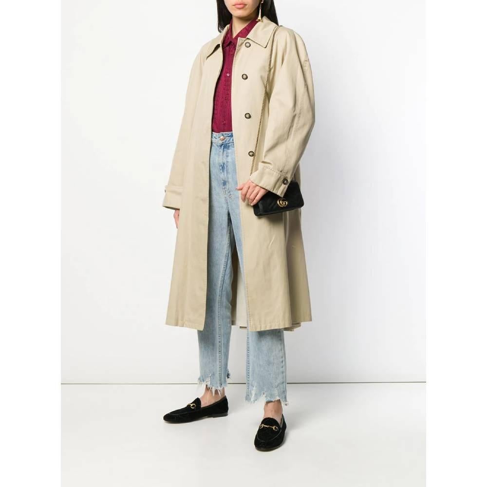 Gucci beige cotton trench coat. Classic collar, English front buttoning and welt pockets.

Size: 44 IT

Flat measurements
Height: 113 cm
Bust: 58 cm
Shoulders: 55 cm
Sleeves: 58 cm

Product code: A6072

Composition: 100% Cotton

Made in: