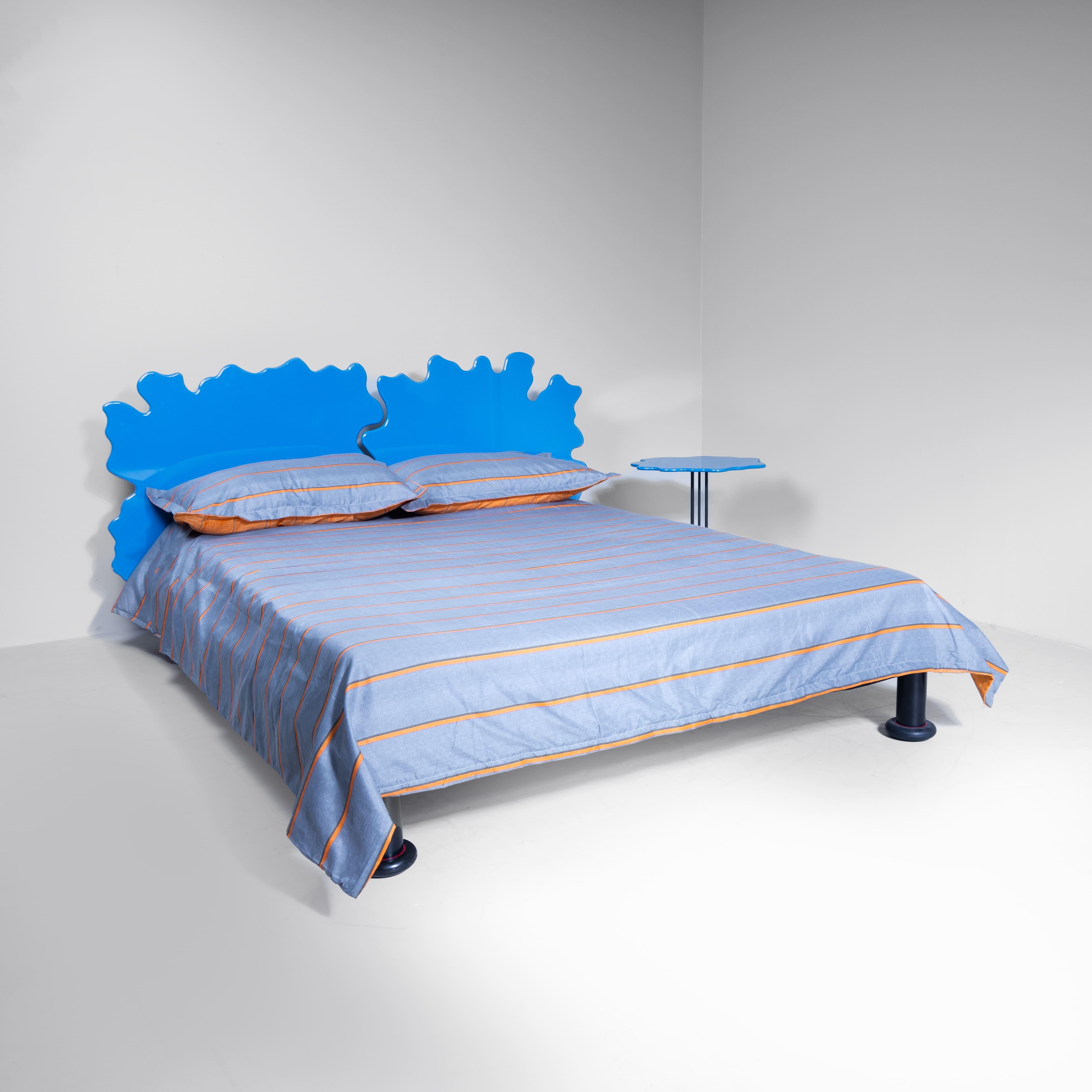 Interflex, Bett, Postmoderner Stil der 80er Jahre (Ende des 20. Jahrhunderts) im Angebot