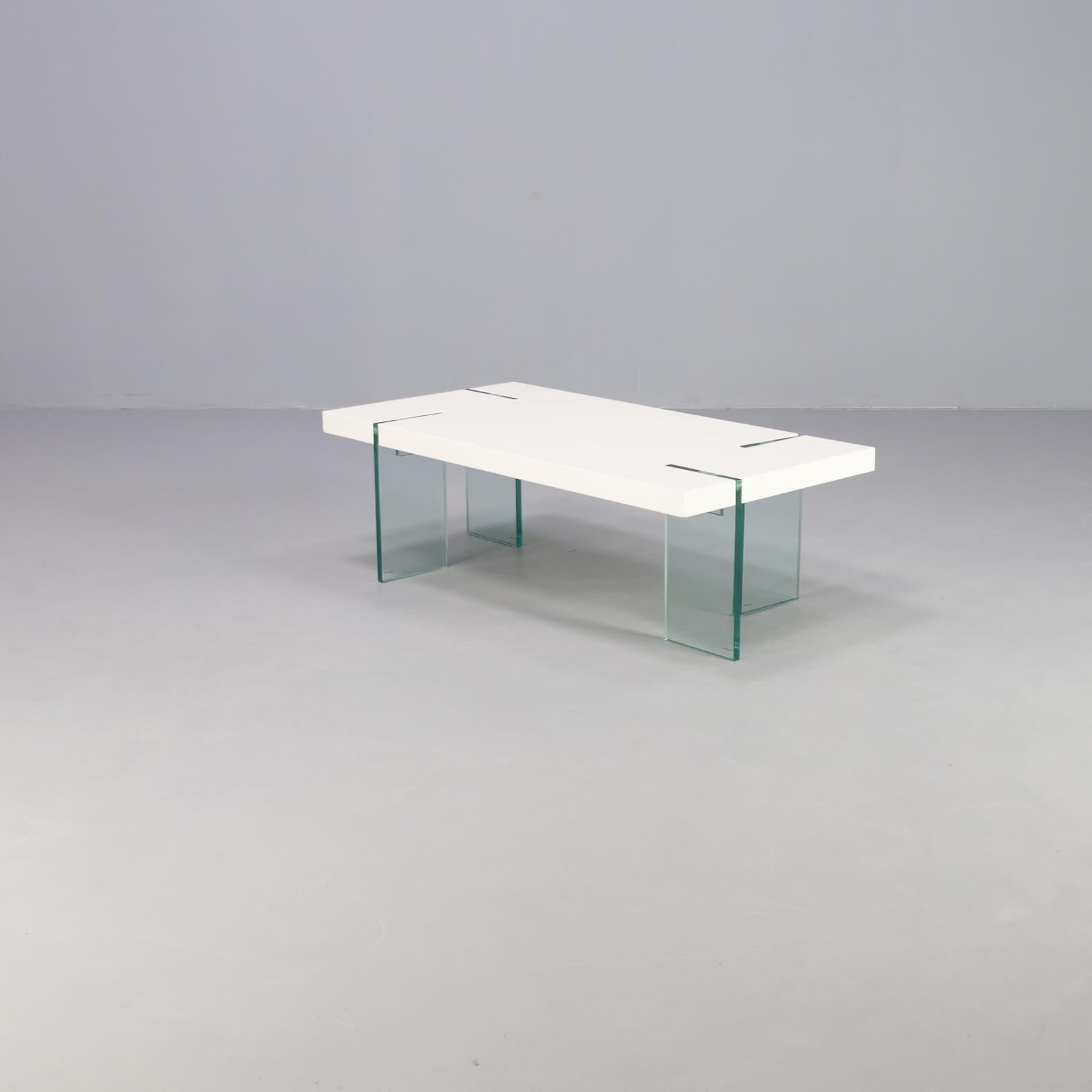 80s Italian Design Coffee Table with Glass Foot In Good Condition For Sale In Amstelveen, Noord