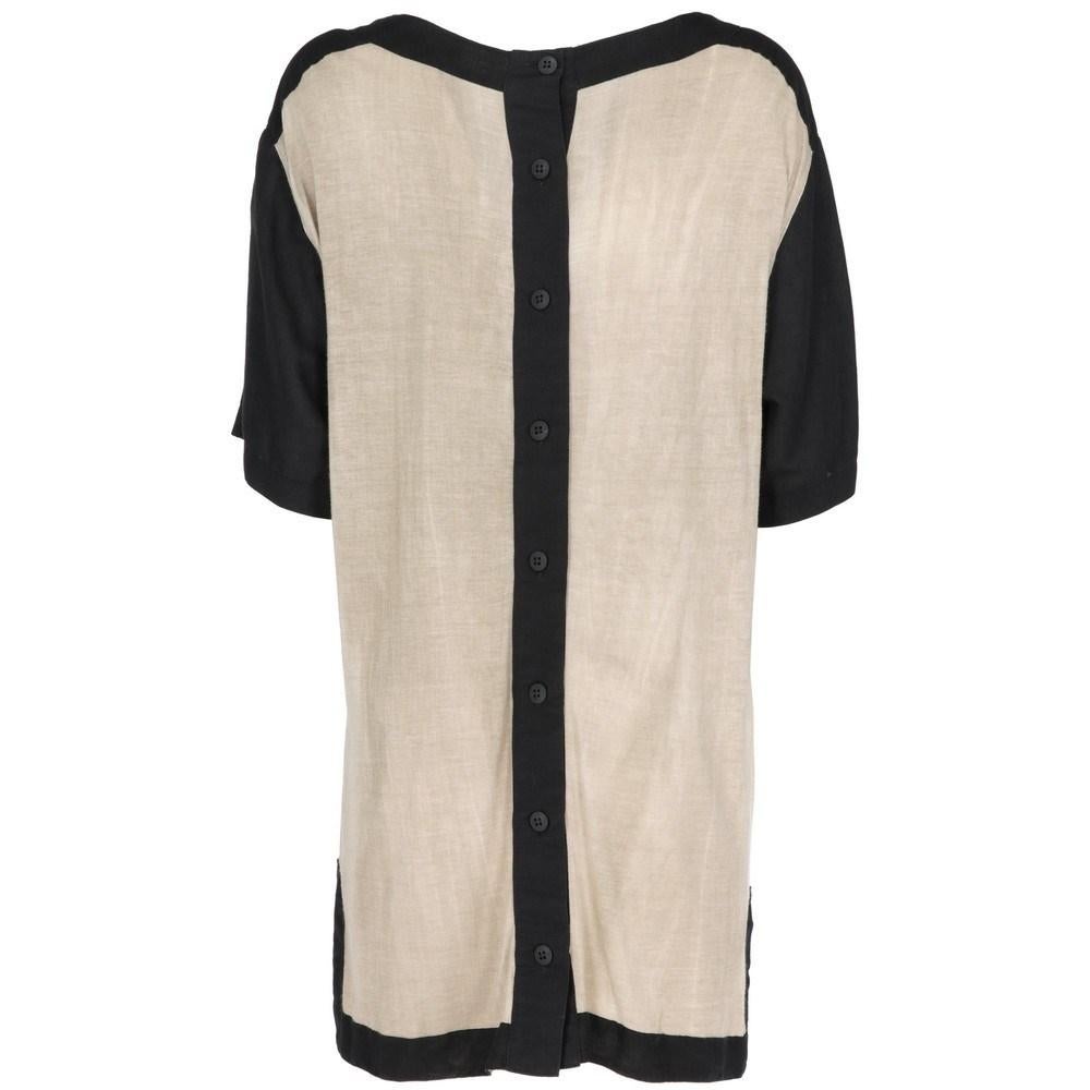 Jc de Castelbajac beige cotton short sleeved maxi top with black contrasting fabric inserts and two front flapped pockets. Rear buttons fastening, one central front button and side slits.

Size: 44 IT

Flat measurements
Height: 76 cm
Bust: 50