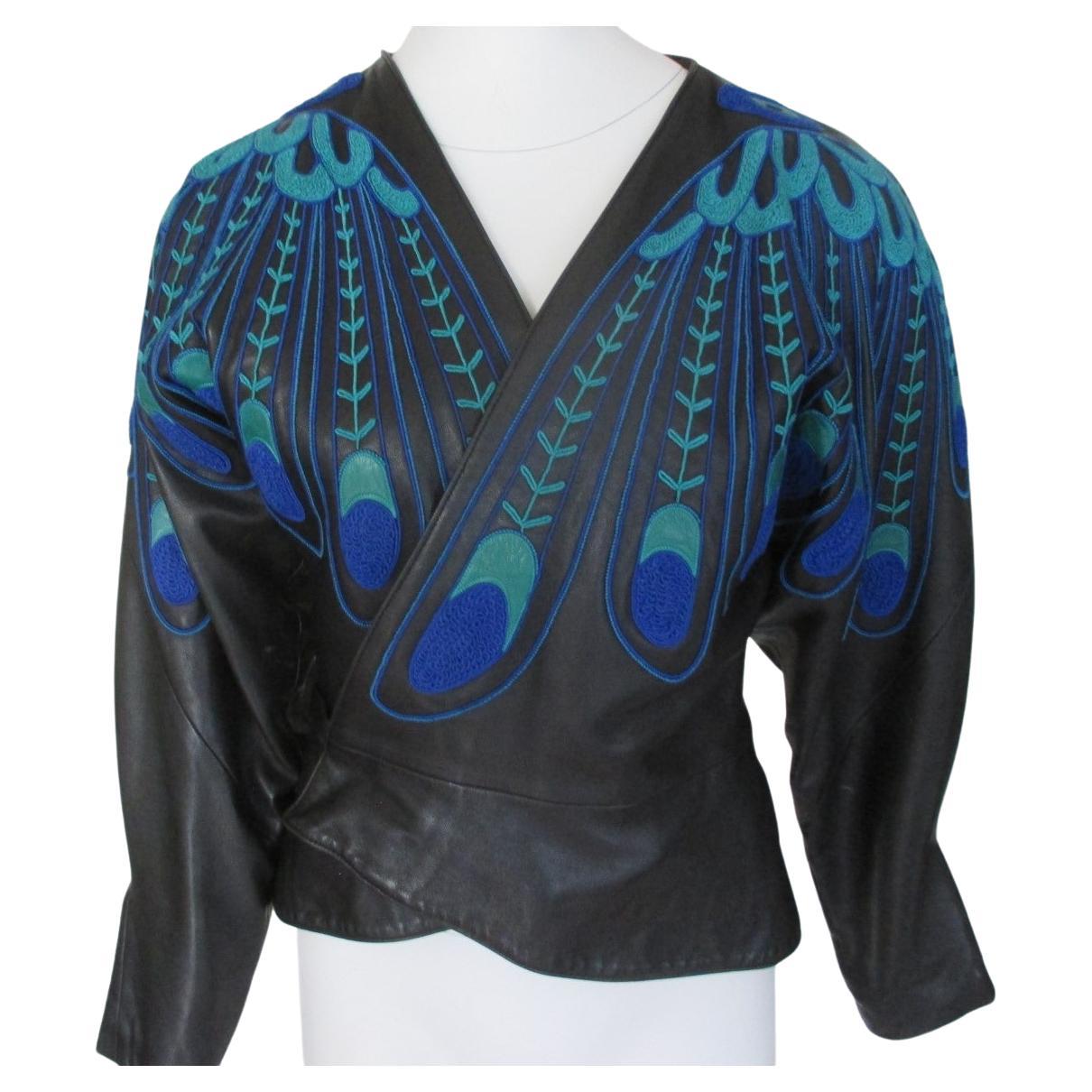 Jitrois - Veste en cuir bleu à plumes de paon, années 80 en vente