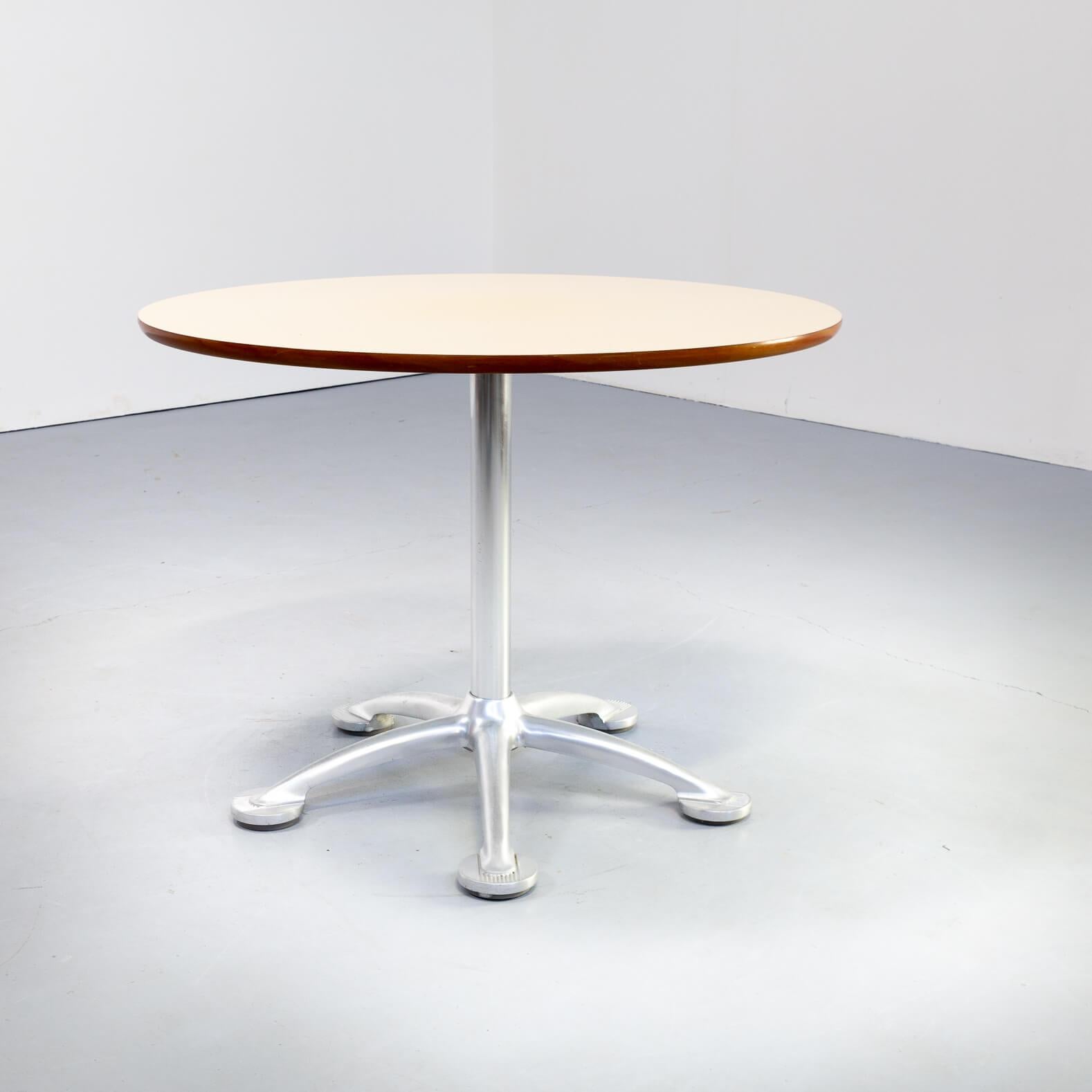 Spanish 1980s Jorge Pensi Round Dining Table for Amat3 For Sale