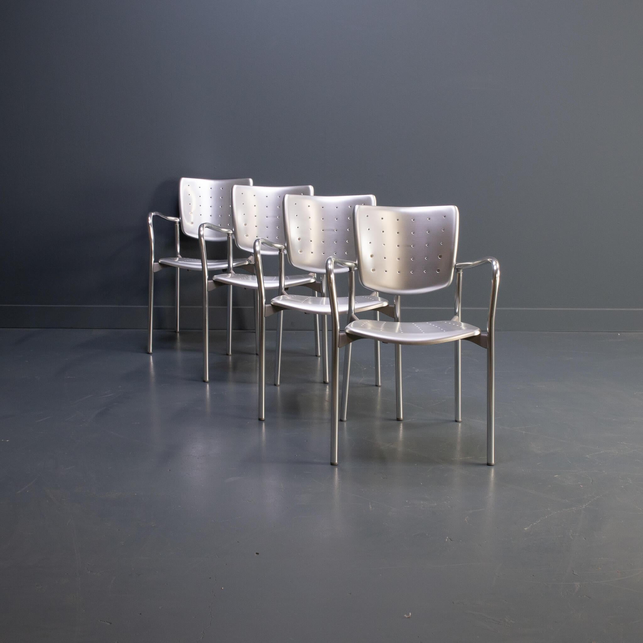 Amat Street Silver Chair is an all-round design chair with beautiful lined armrests. The Street Silver chair has a tubular frame made of polished aluminum. Seat and back are made of stamped aluminum and held together by injected polymer supports.