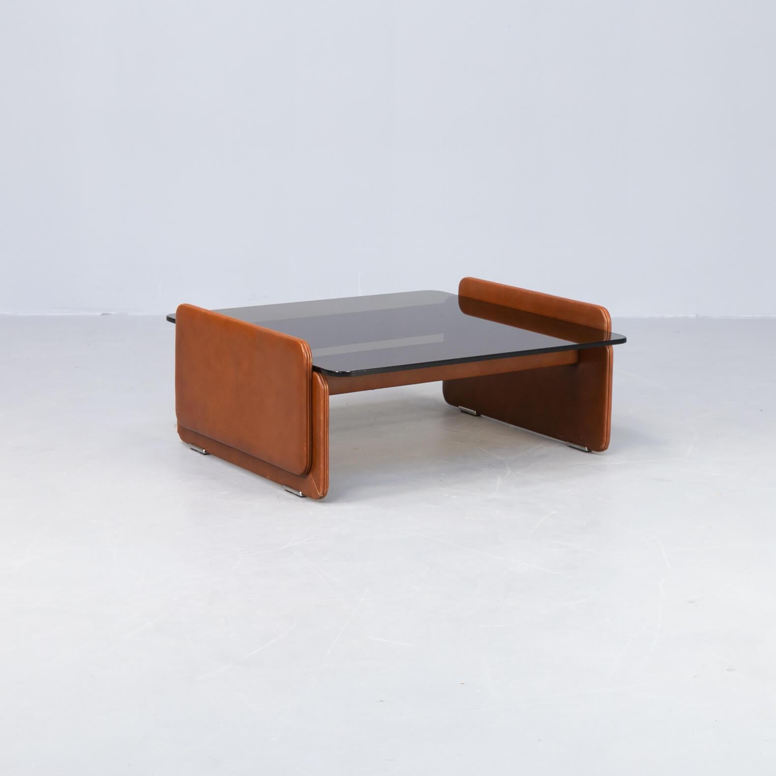 Renzo Frau founded Poltrona Frau in Turin in 1912. In the 30’s it was already a status symbol. From 1926 it was appointed supplier of the Italian Royal Family, the Savoia dynasty. From then on, it will furnish all the most important houses, grand
