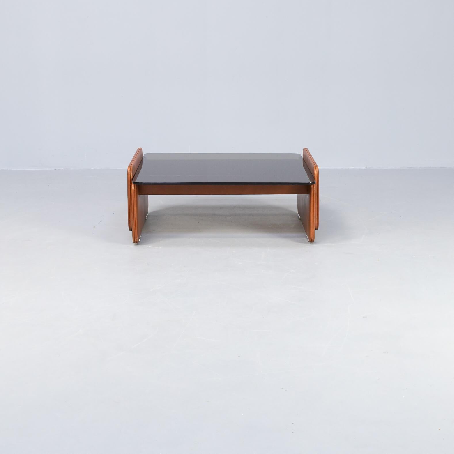 80s Leather and Glass Coffee Table for Poltrona Frau In Good Condition For Sale In Amstelveen, Noord