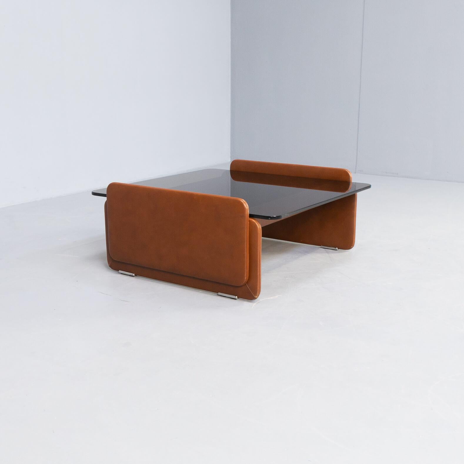 80s Leather and Glass Coffee Table for Poltrona Frau For Sale 1