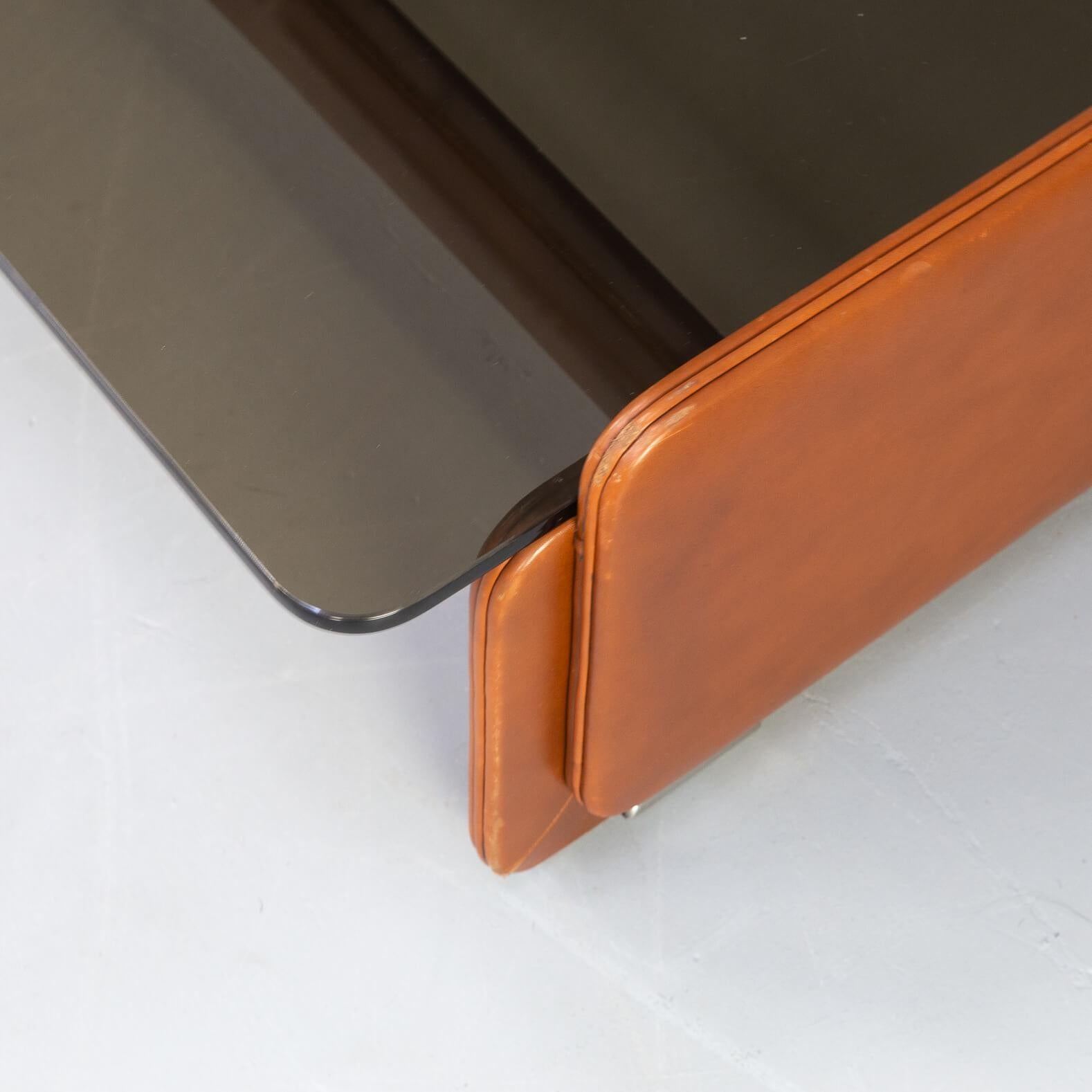 80s Leather and Glass Coffee Table for Poltrona Frau For Sale 2