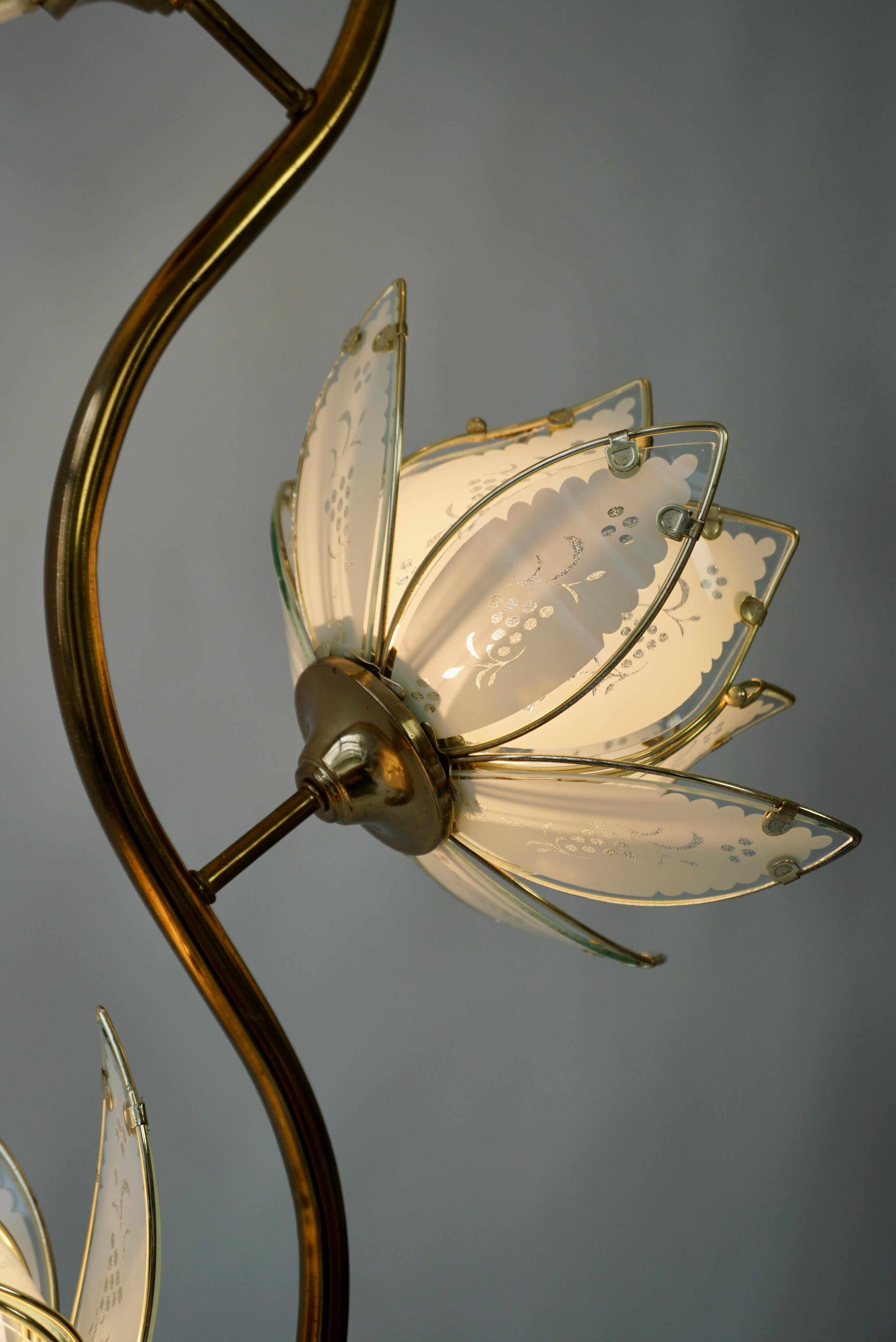 Lampadaire Elegant avec quatre fleurs de lotus en verre Bon état - En vente à Antwerp, BE