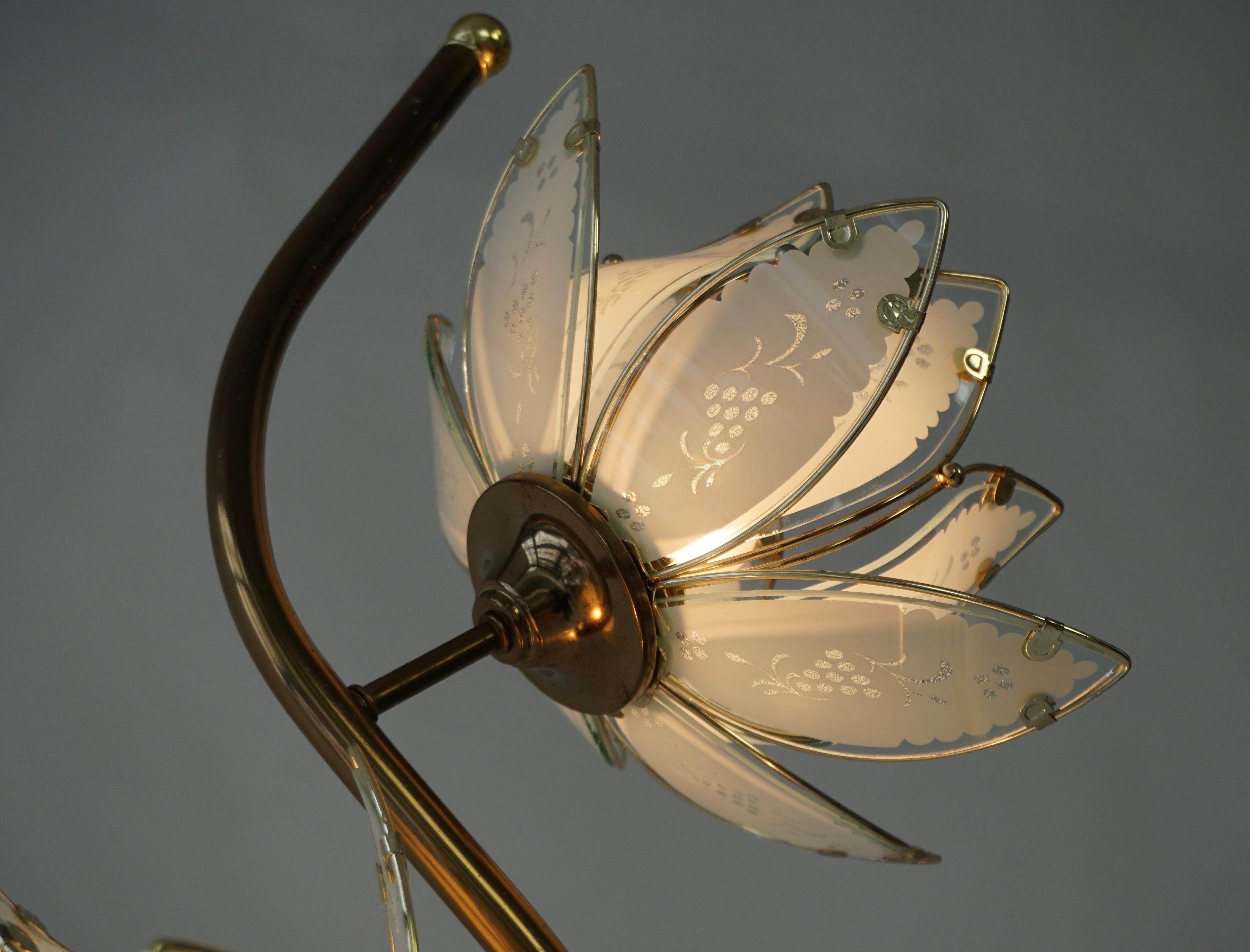 20ième siècle Lampadaire Elegant avec quatre fleurs de lotus en verre en vente