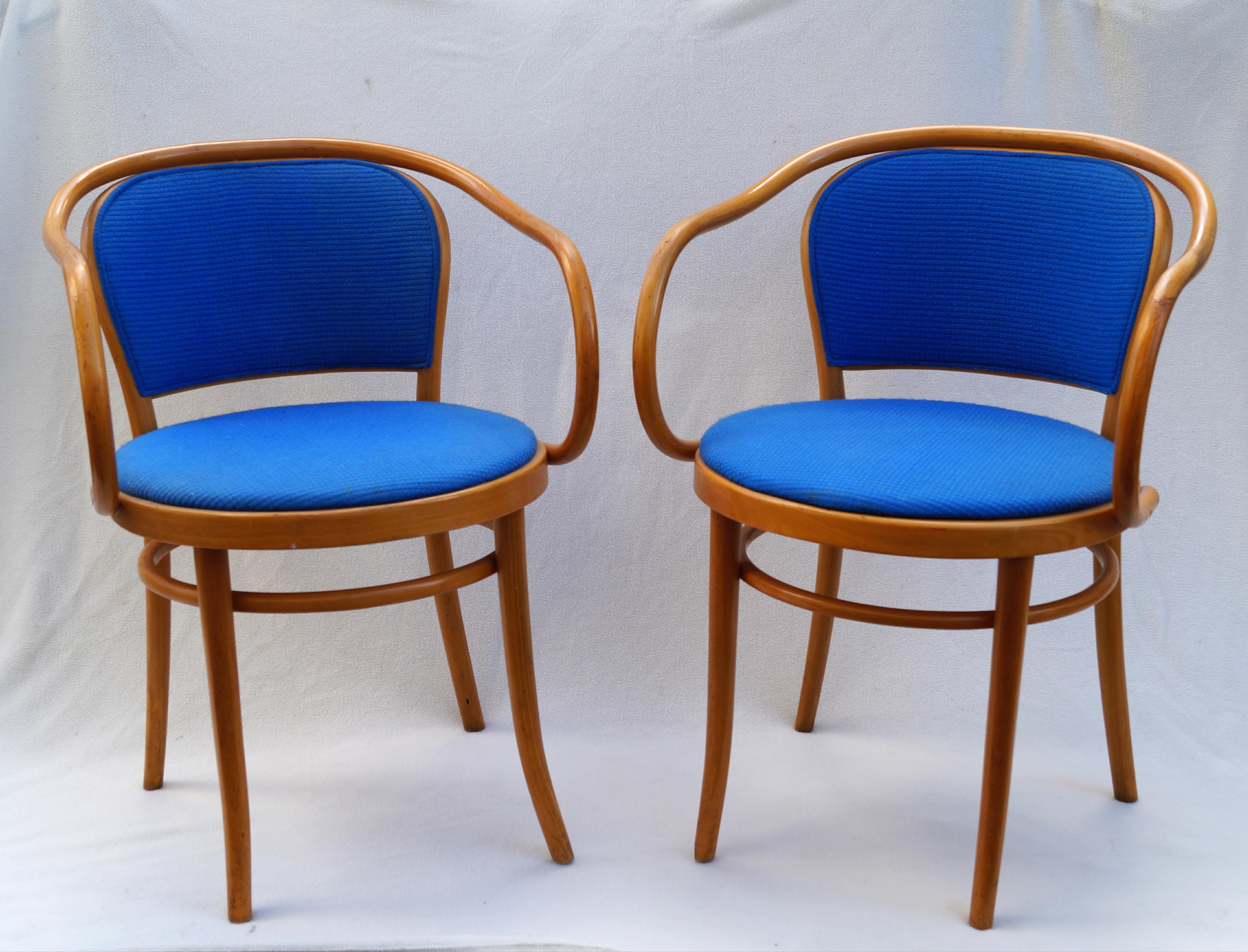 Moderne Paire de fauteuils de salle à manger Le Corbusier Thonet en vente