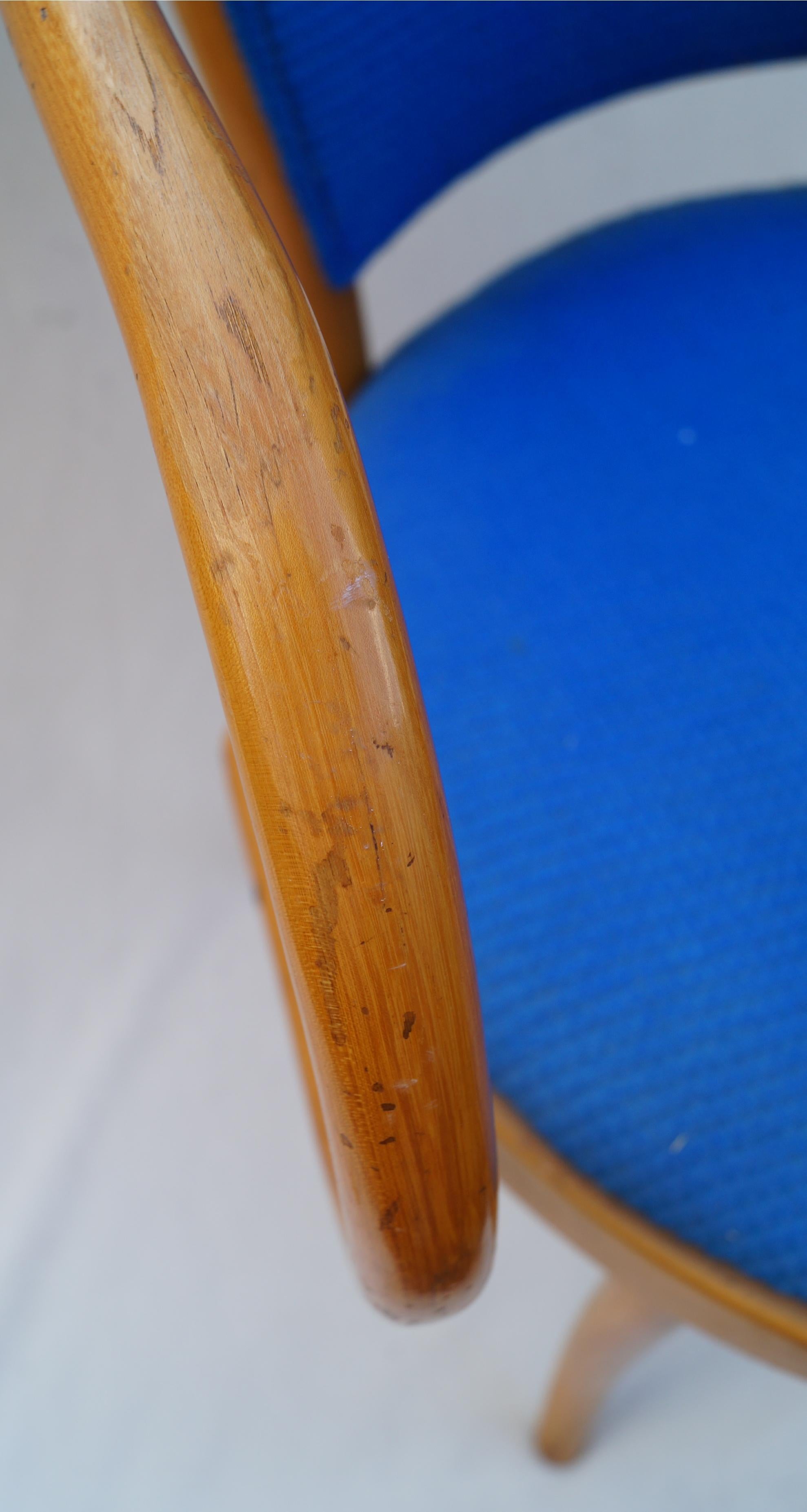 Bois Paire de fauteuils de salle à manger Le Corbusier Thonet en vente